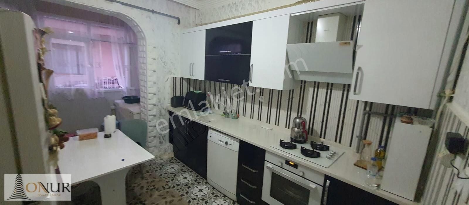 Onur Emlak Mehmet Akifte 3+1 Bakımlı Ara Kat Satılık Daire