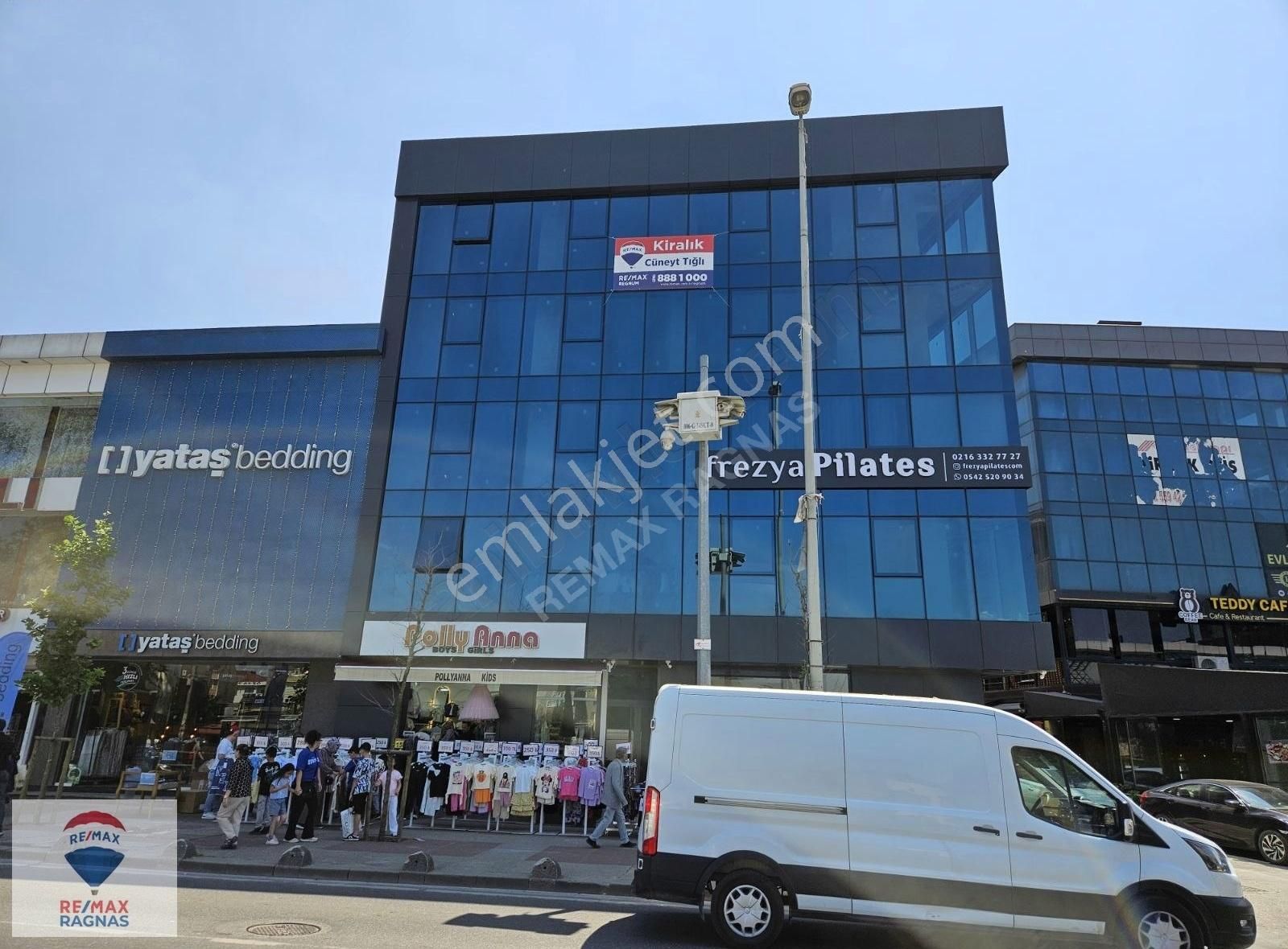 Sarıgazi Merkez Metro Çıkışında, Ana Cadde Üzeri Kiralık Ofis