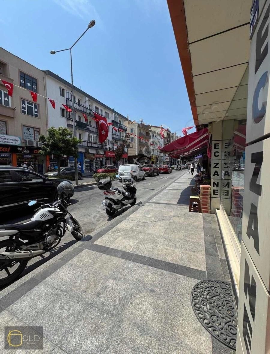 Ç.kale Demircioğlu Caddesin'de Kiralık 1+1 Kapalı Mutfak