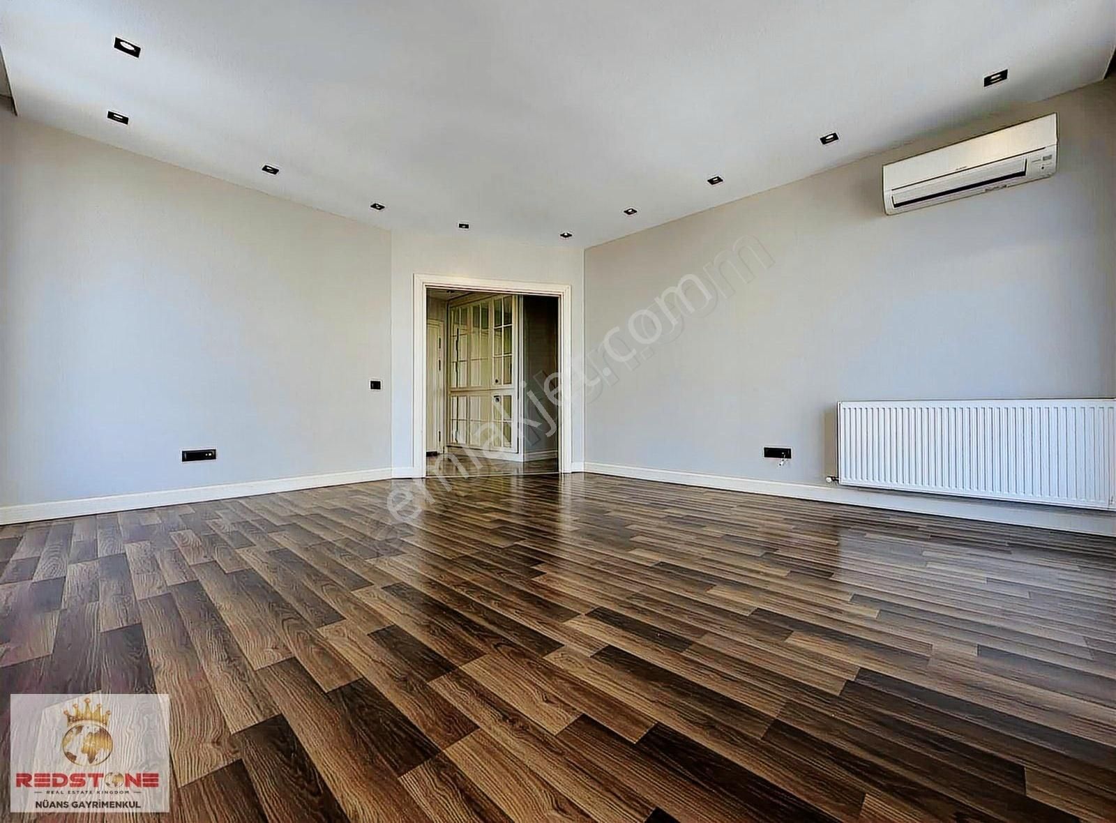 Meydan Halkalı Sitesi Aile Bloğunda Balkonlu Kiralık 2+1 Daire