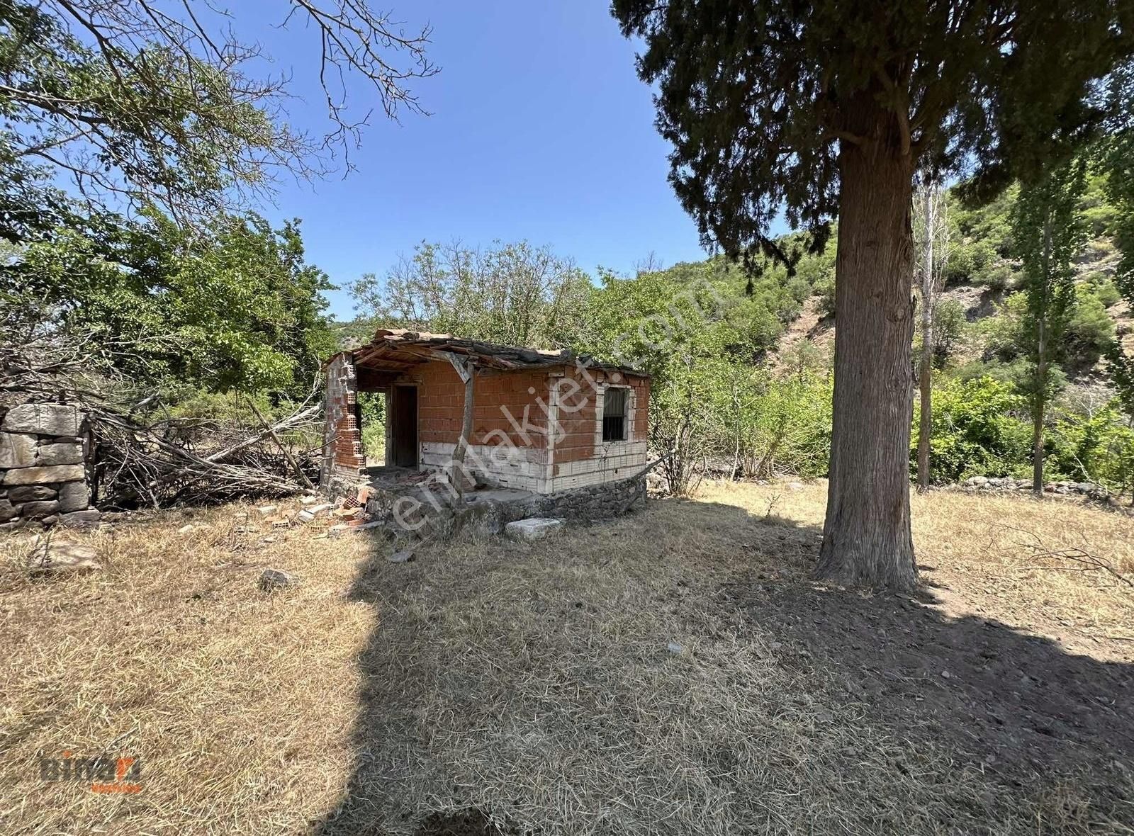 5483 M2 Dere Kenarı 250m2 Konut İmarlı Satılık Tarla