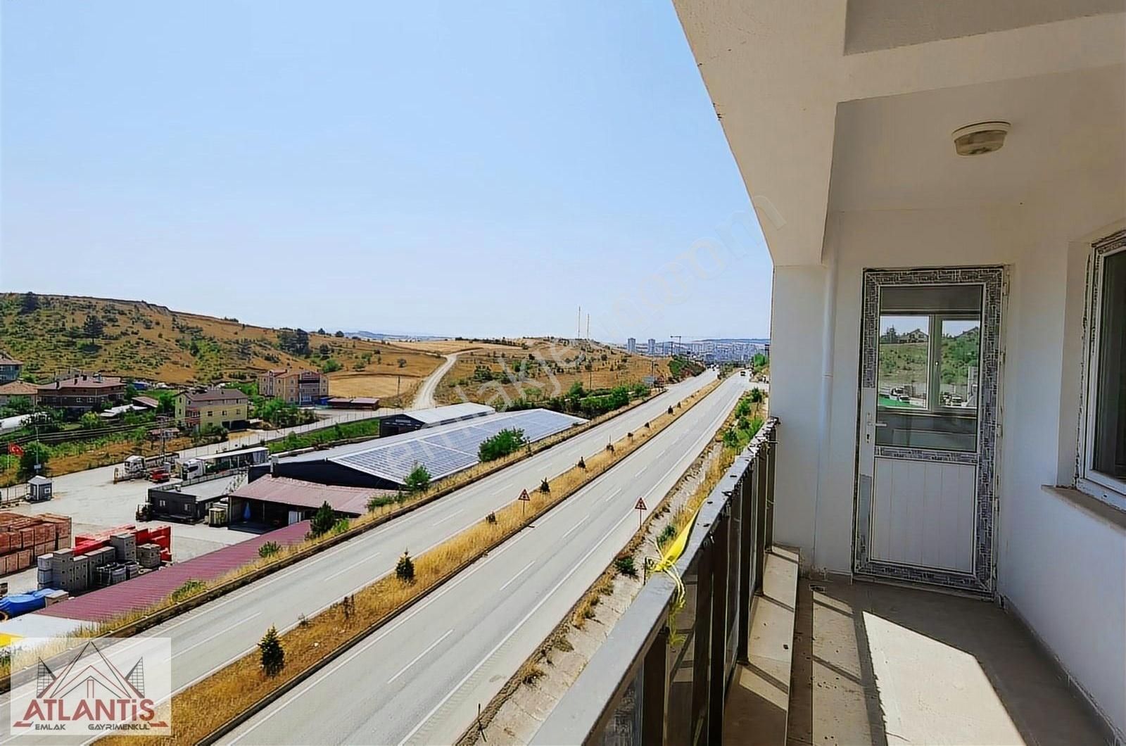 Atlantis Emlaktan Devrakani Yolu Üzerinde Kiralık 2+1 Daire