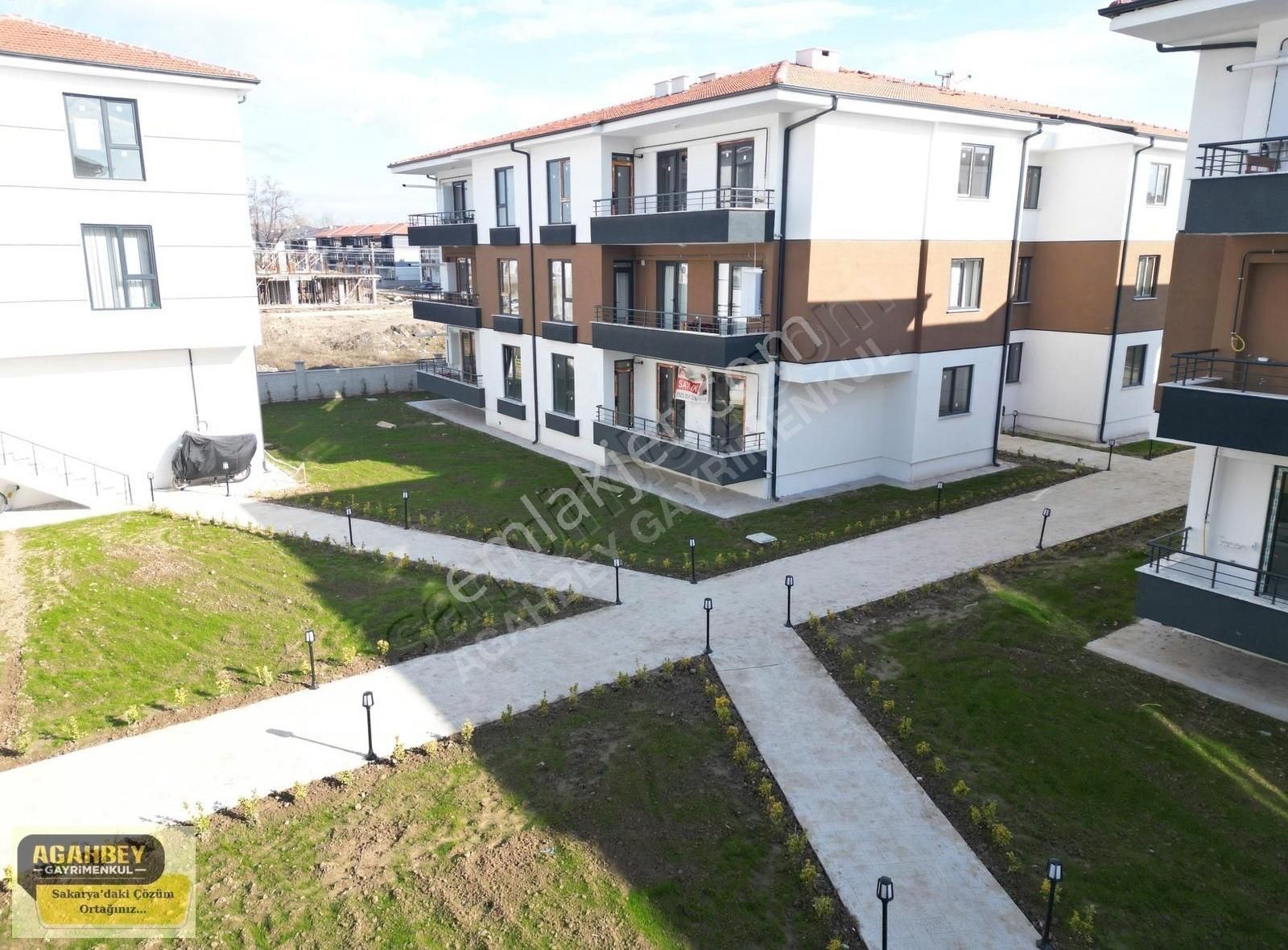 Agahbey'den Arifiye'de Site İçerisinde Tastamam Hazır 3+1 Arakat