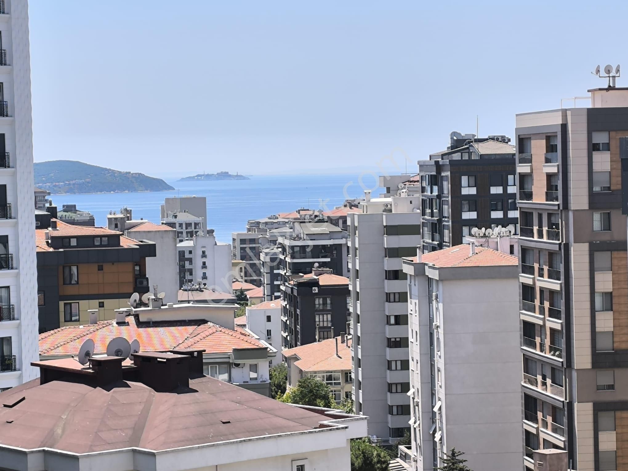 Suadiye'de Kiralık Manzaralı Teraslı Geniş Ve Keyifli Sıfır 2,5+1