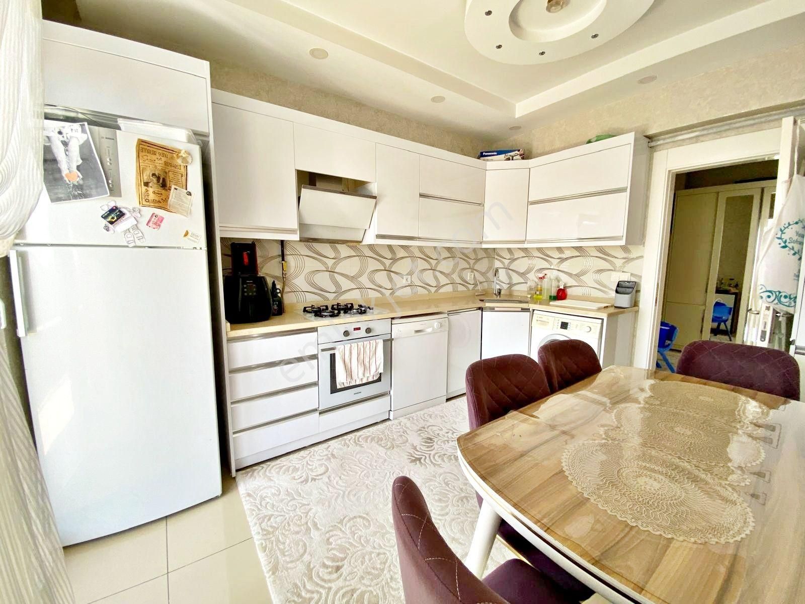 Karacaahmet'te Tercih Edilen Aktif Konumda Bakımlı 2+1 Daire