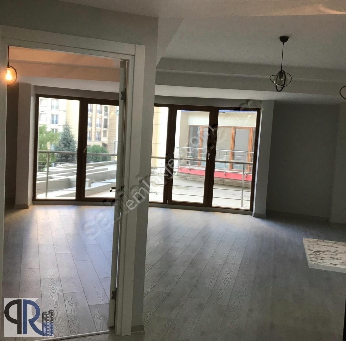 Papatya Residence 2 Metrobüse 5 Dakika Ön Cephe Bakımlı 1+1