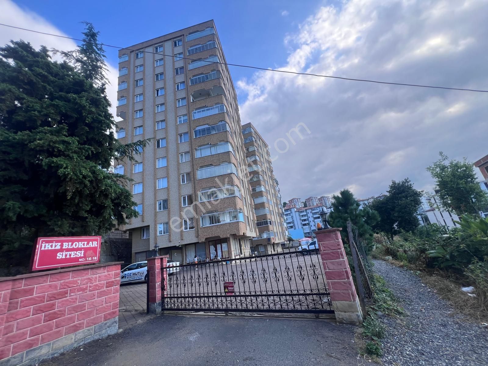 Trabzon 2 Nolu Beşirli İkiz Bloklar Sitesi'nde 3+1 Kiralık Daire