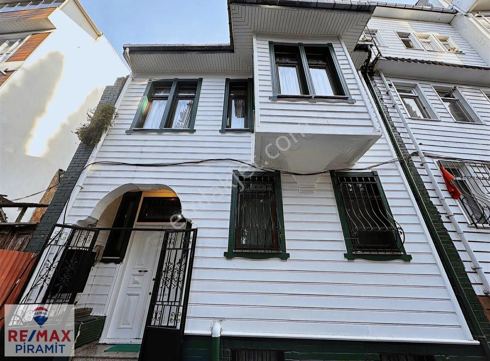 Üsküdar Zeynep Kamil'de Satılık 2. Sınıf Tarihi Eser Köşk