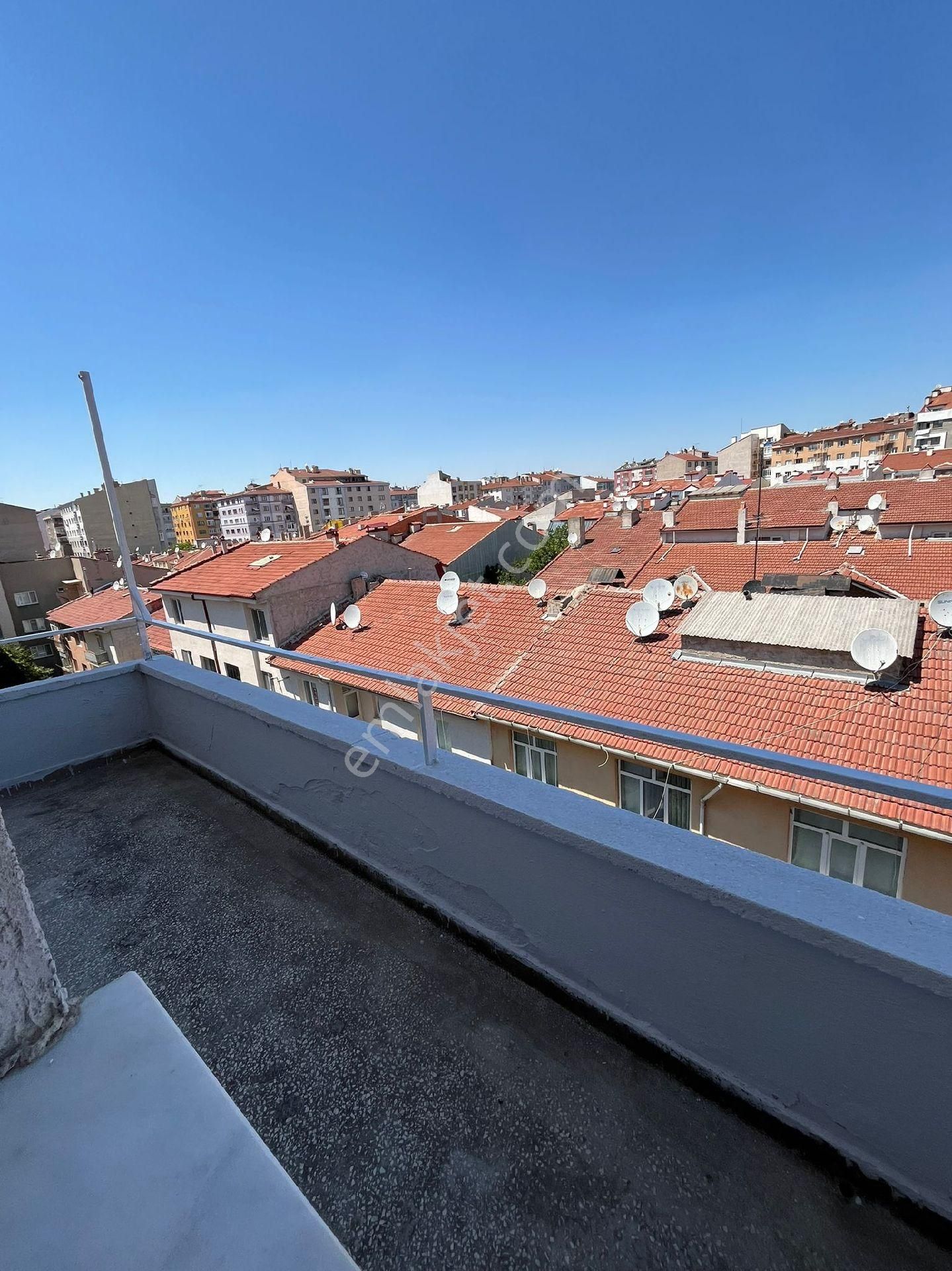 Işıklar Mahallesi Kırım Caddesi Üstü Kiralık Asansörlü Balkonlu Güney Cephe Daire - Görsel 4