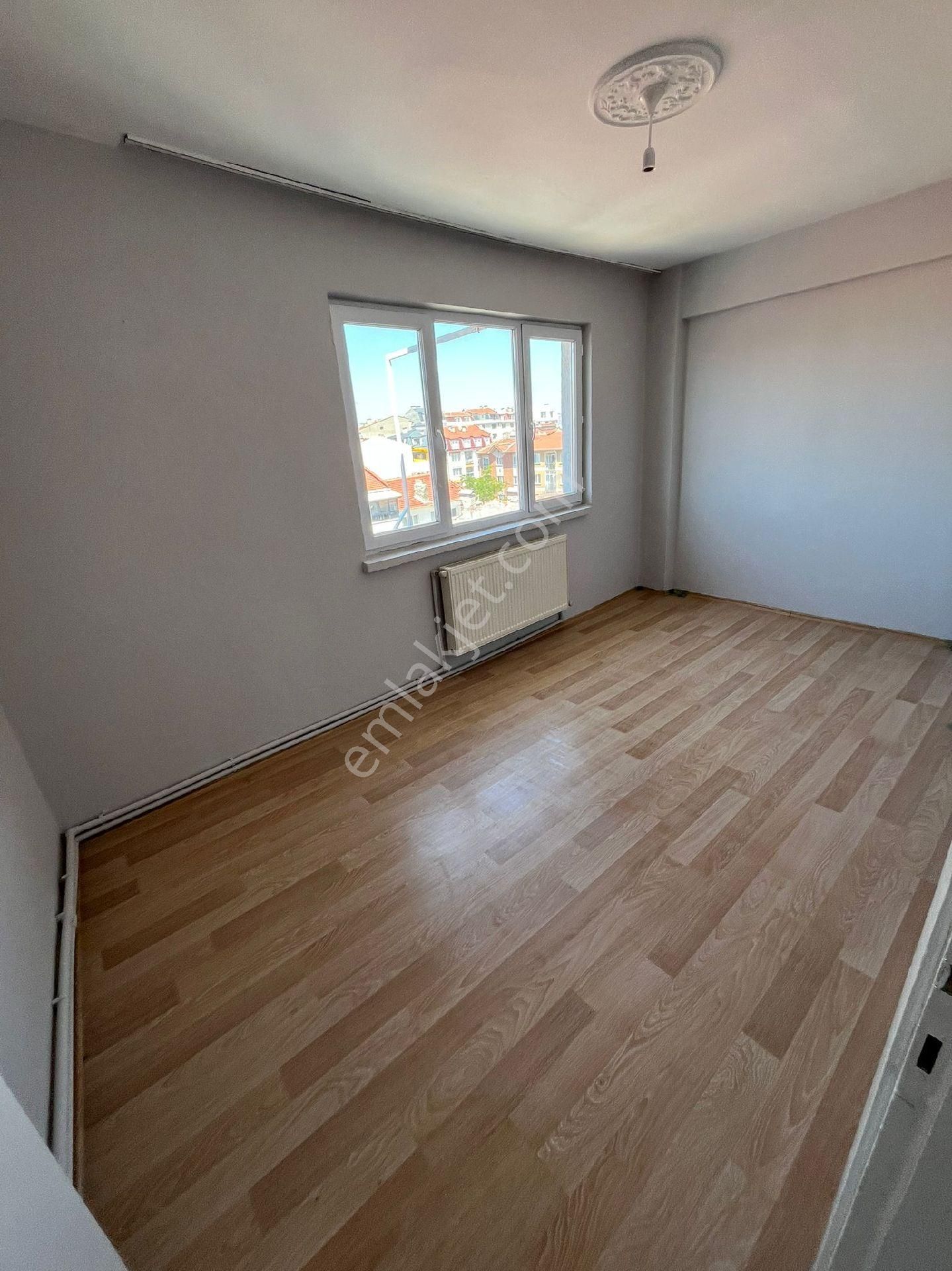 Işıklar Mahallesi Kırım Caddesi Üstü Kiralık Asansörlü Balkonlu Güney Cephe Daire - Görsel 2