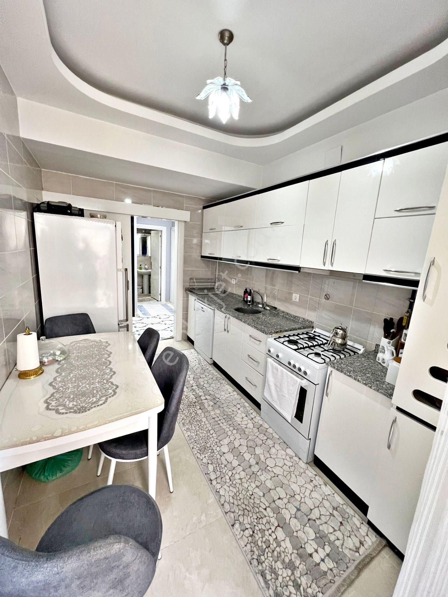 Karacaahmet'te Bakımlı Geniş Cam Balkonlu Ultralüx 3+1 Daire