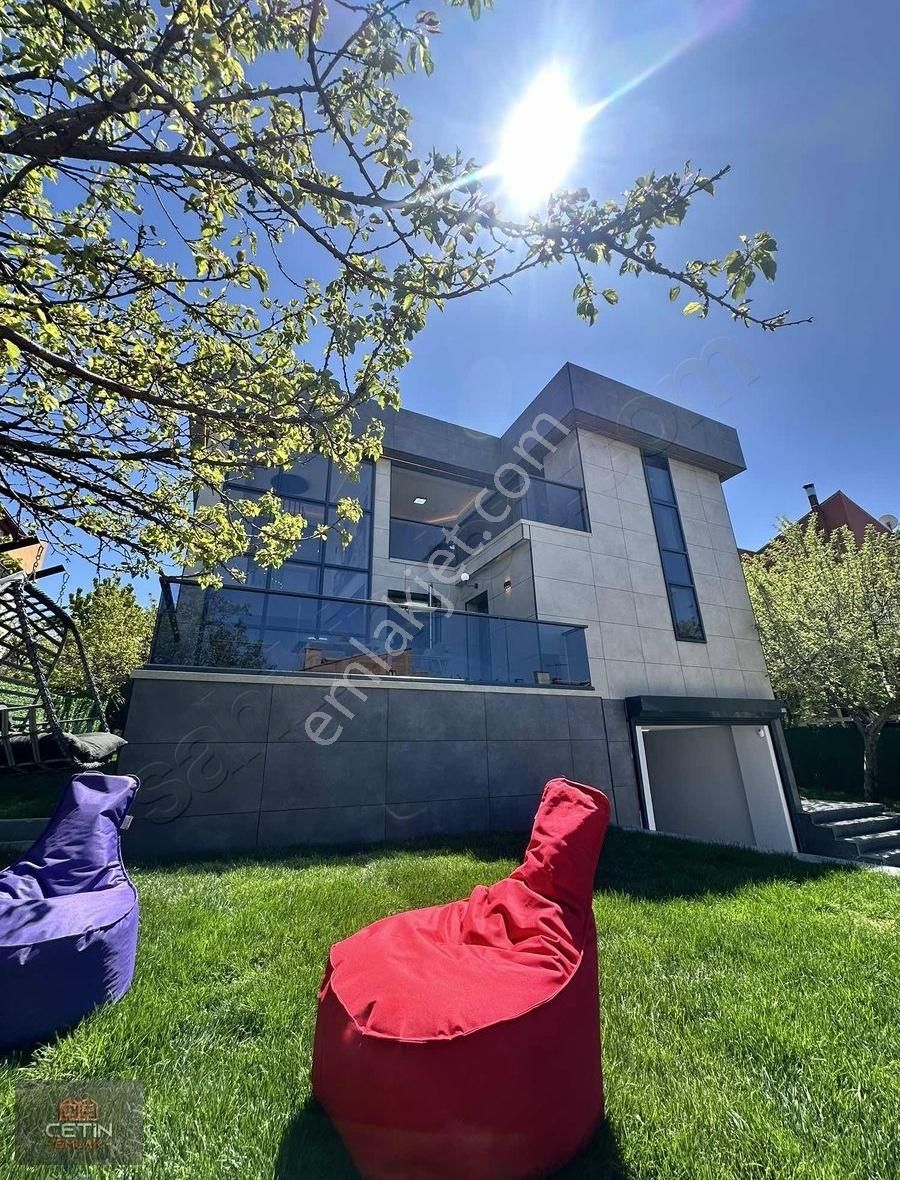 Ankara'da Site İçerisinde 3 Katlı,hamam,saunalı,lüks 4+1 Villa