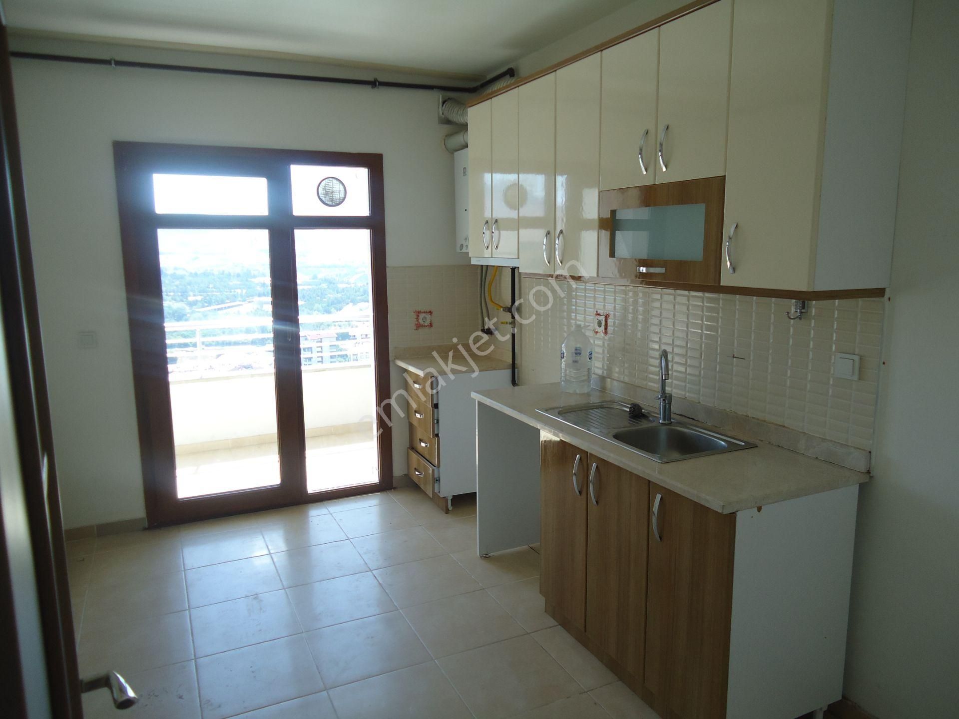 Krc'den Uzun Bloklarda Katta Kiralık 3+1 Daire