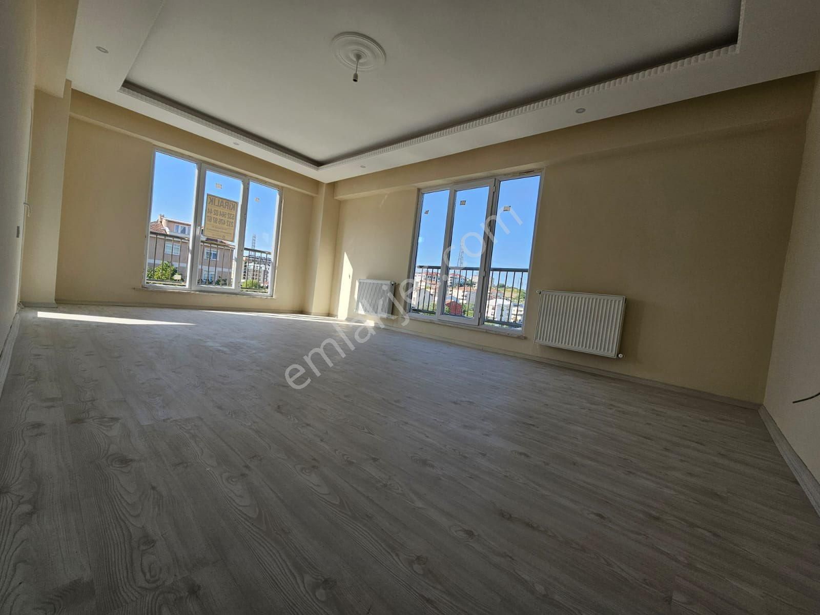 Arnavutköy Hadımköy Merkezde 2+1 110 M2 Sıfır 1. Kat Asansörlü Memura Uygun Kiralık Daire