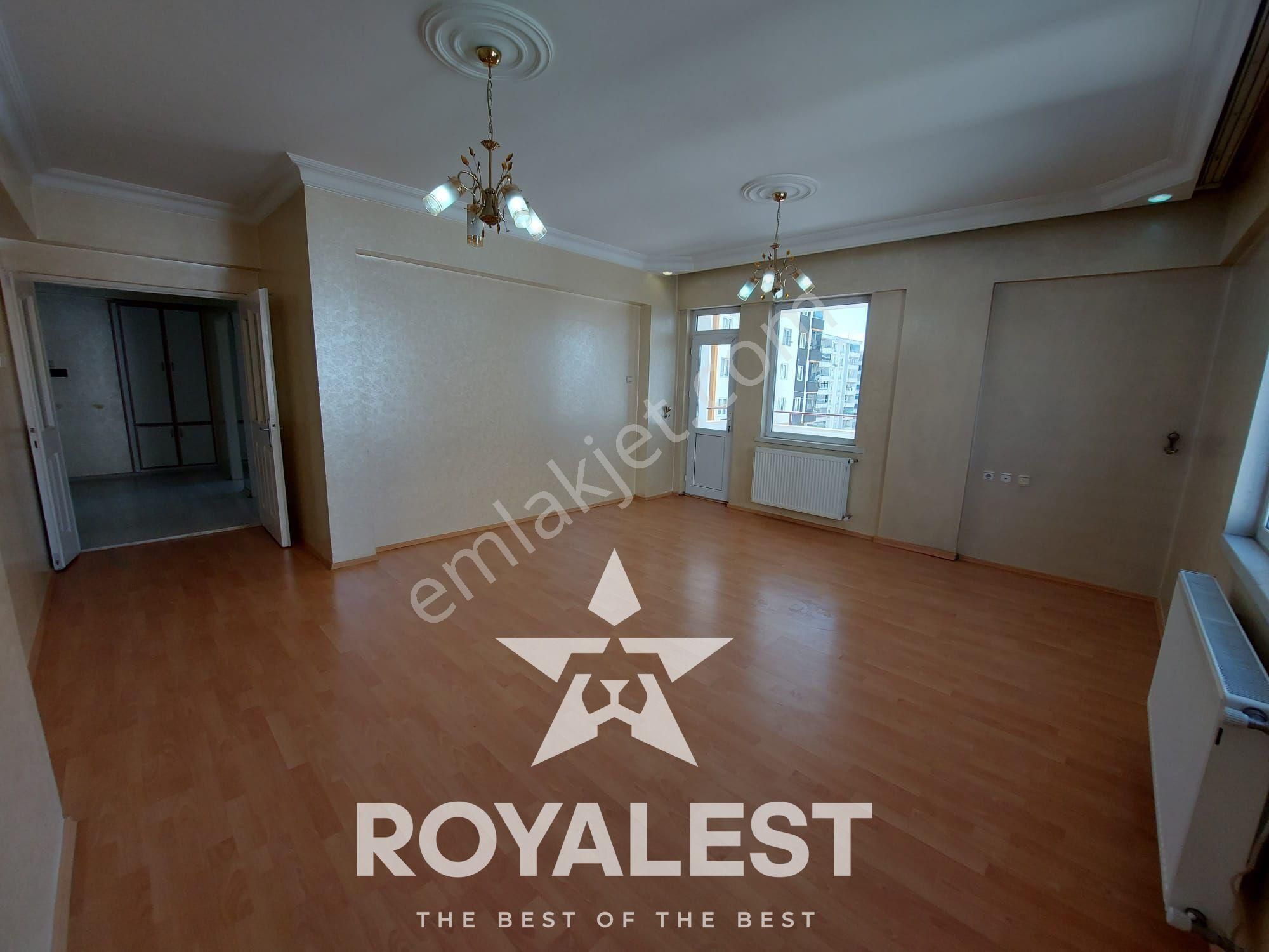 Royalest'ten İskanlı, Ebeveyn Banyolu Geniş 3+1