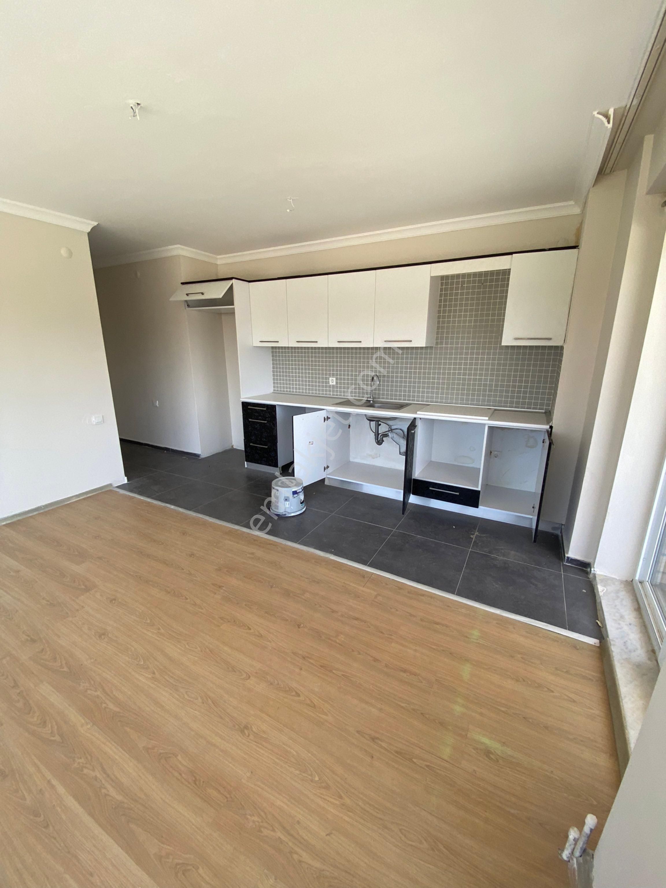 Yelki’de Ana Cadde Üzerinde Kiralık 2+1 Daire…