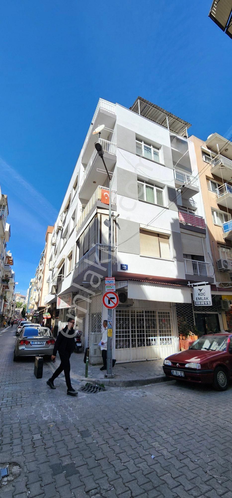 Karşıyaka Çarşı Da Donanmacı Mahallesinde Kiralık Daire