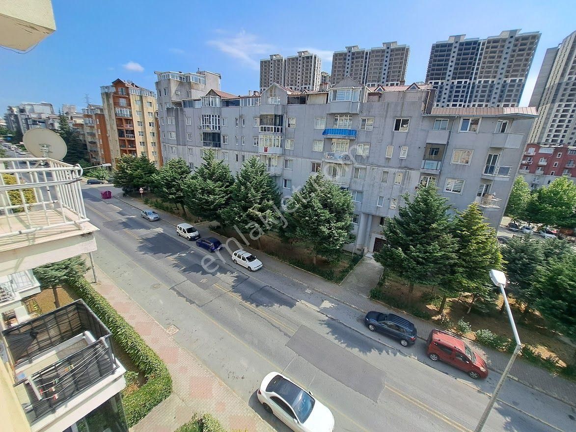 Polat Emlak'dan...cadde Üzeri - Teraslı - 2 Ayrı Daire Halinde