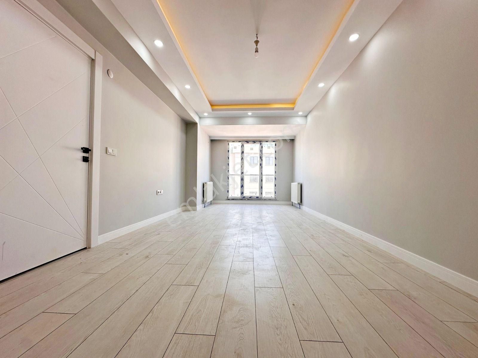 B.evler Kocasinanda 3 Bloklu Site İçinde Otoparklı Sıfır 2+1