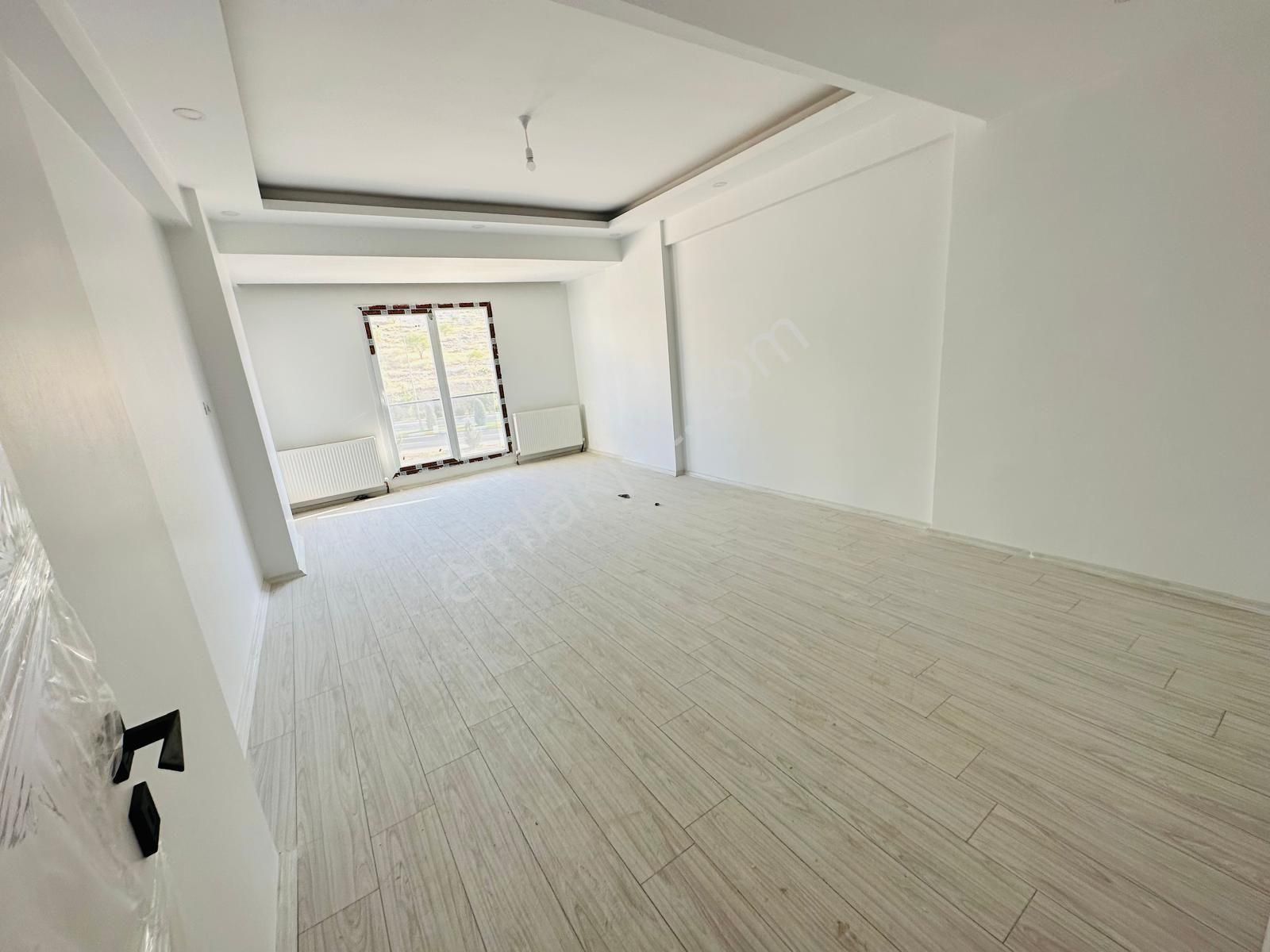 Dinç Emlaktan Satılık Sıfır 3+1 Daire Ön Cephe