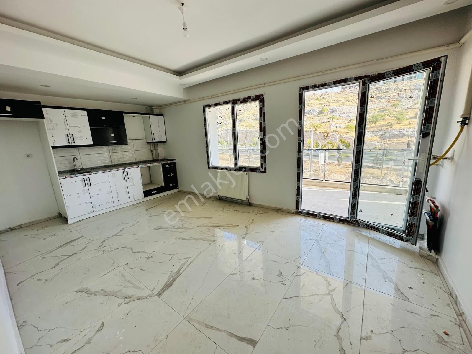 Dinç Emlaktan Satılık Sıfır 3+1 Daire Ön Cephe - Görsel 4