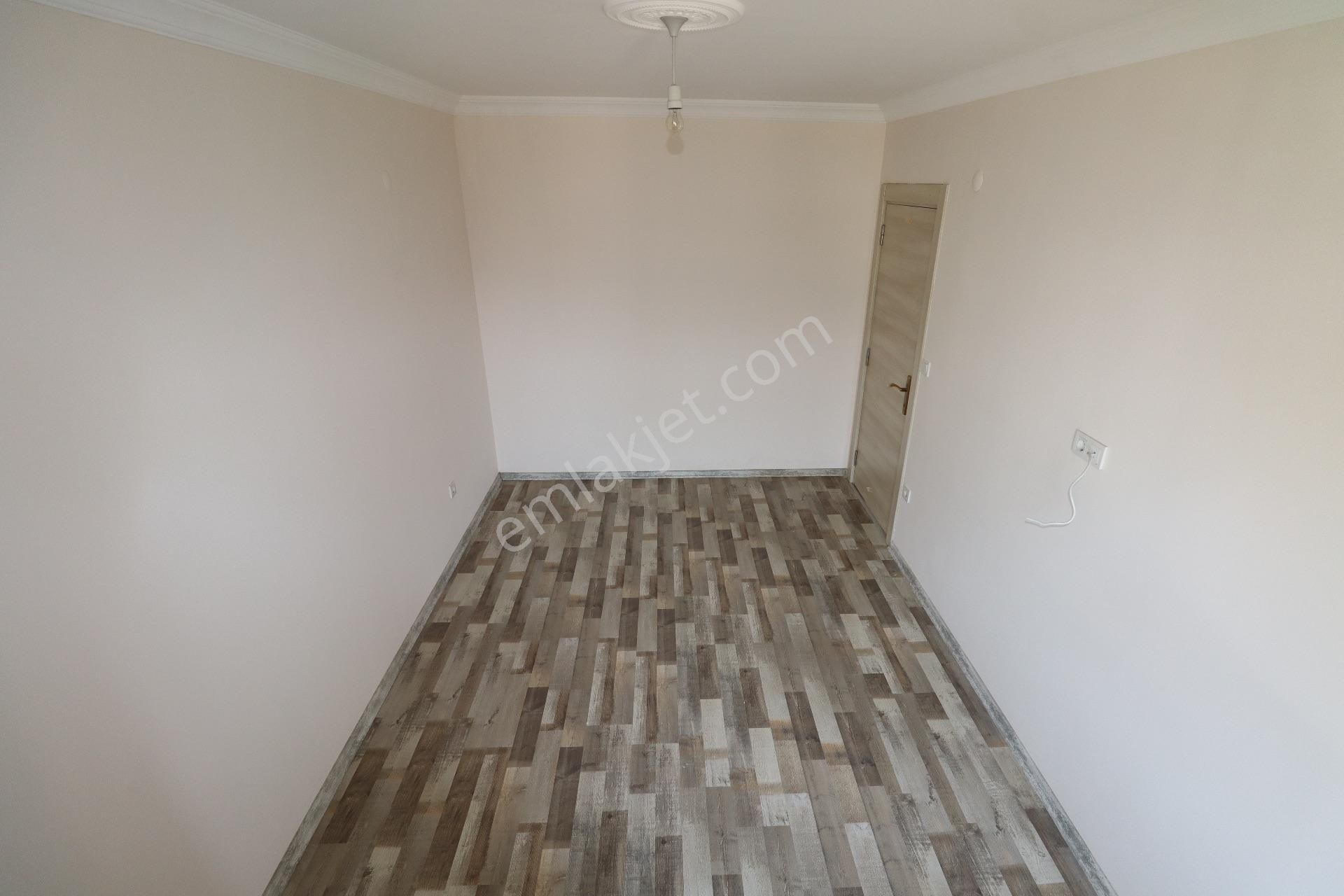 Mahmut İşler'den Havuzlu Denize 50 Metre Satılık 2+1 Geniş Daire - Görsel 29