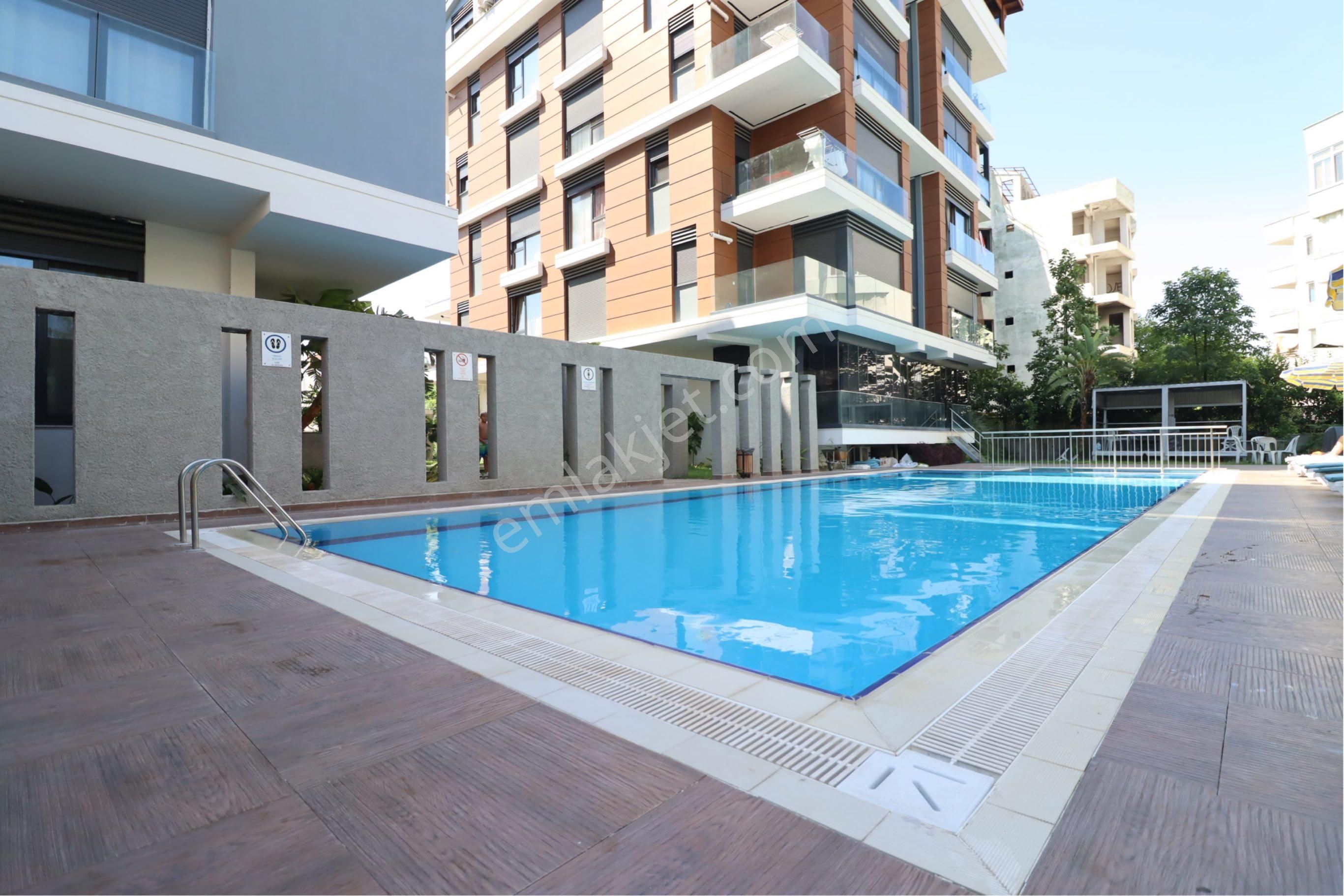 Lüks Sitede Geniş Satılık Daire