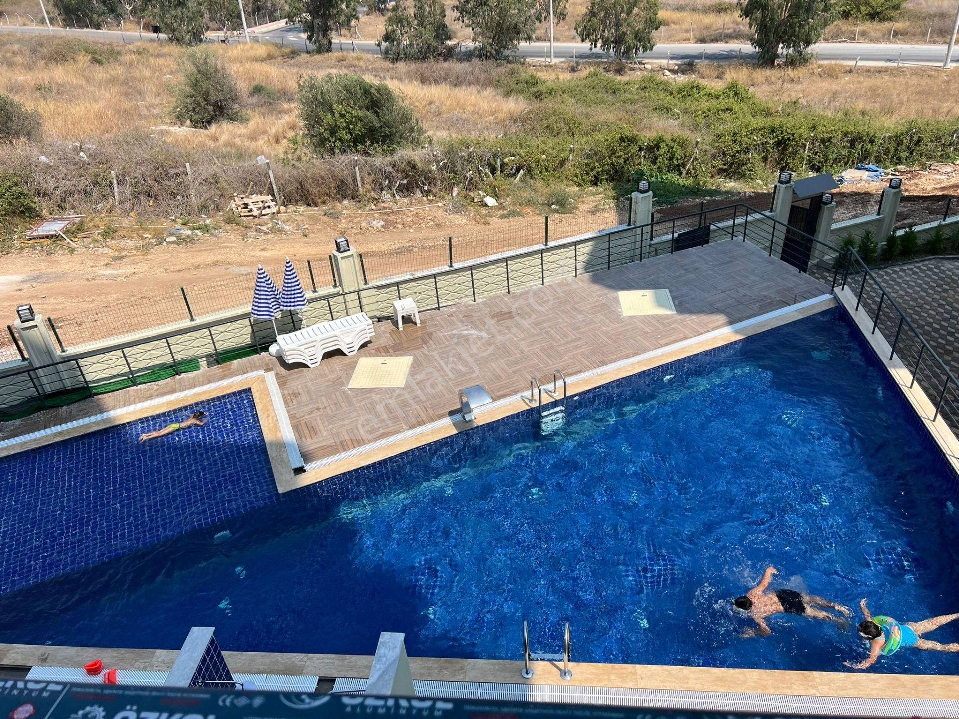 Mersin Erdemli Limonlu Mahallesinde Deniz Manzaralı 1+1 Satılık