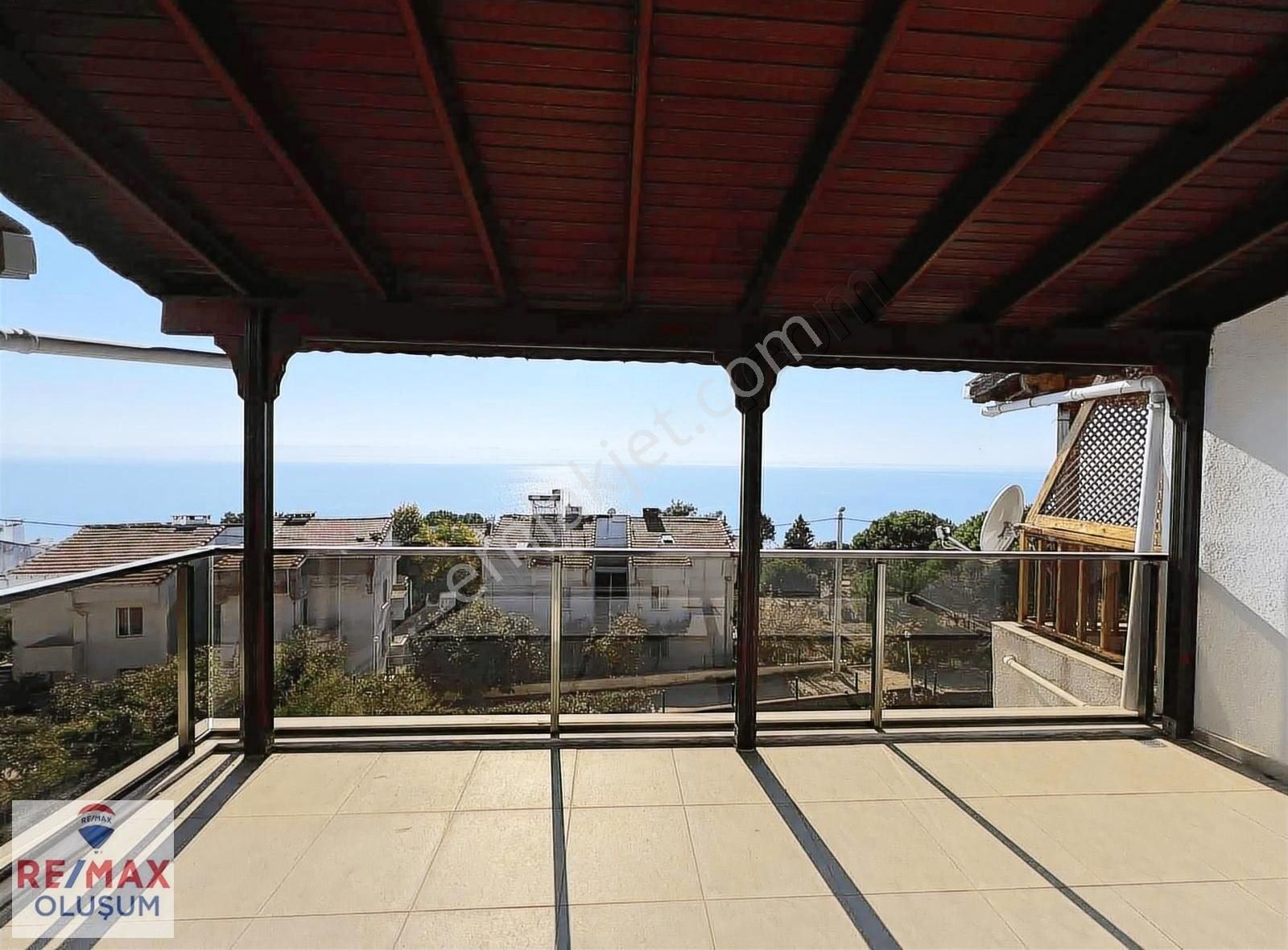 Satılık Saroz Erikli'de 250 M2 Deniz Manzaralı Villa Yazlık