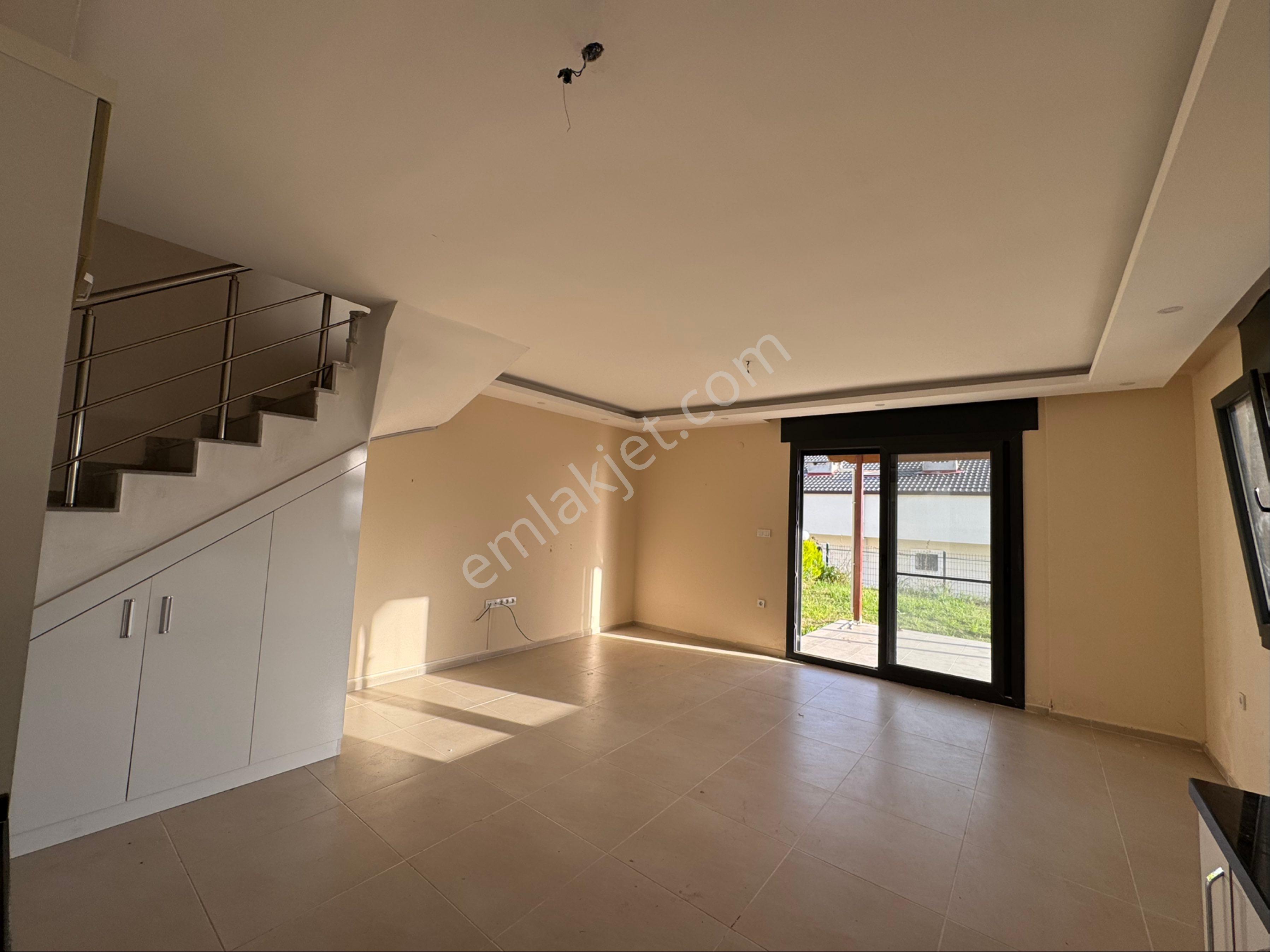 Kusadası Soğucak’ta Site İçinde Yeni Yapı 4+1 Villa - Görsel 14