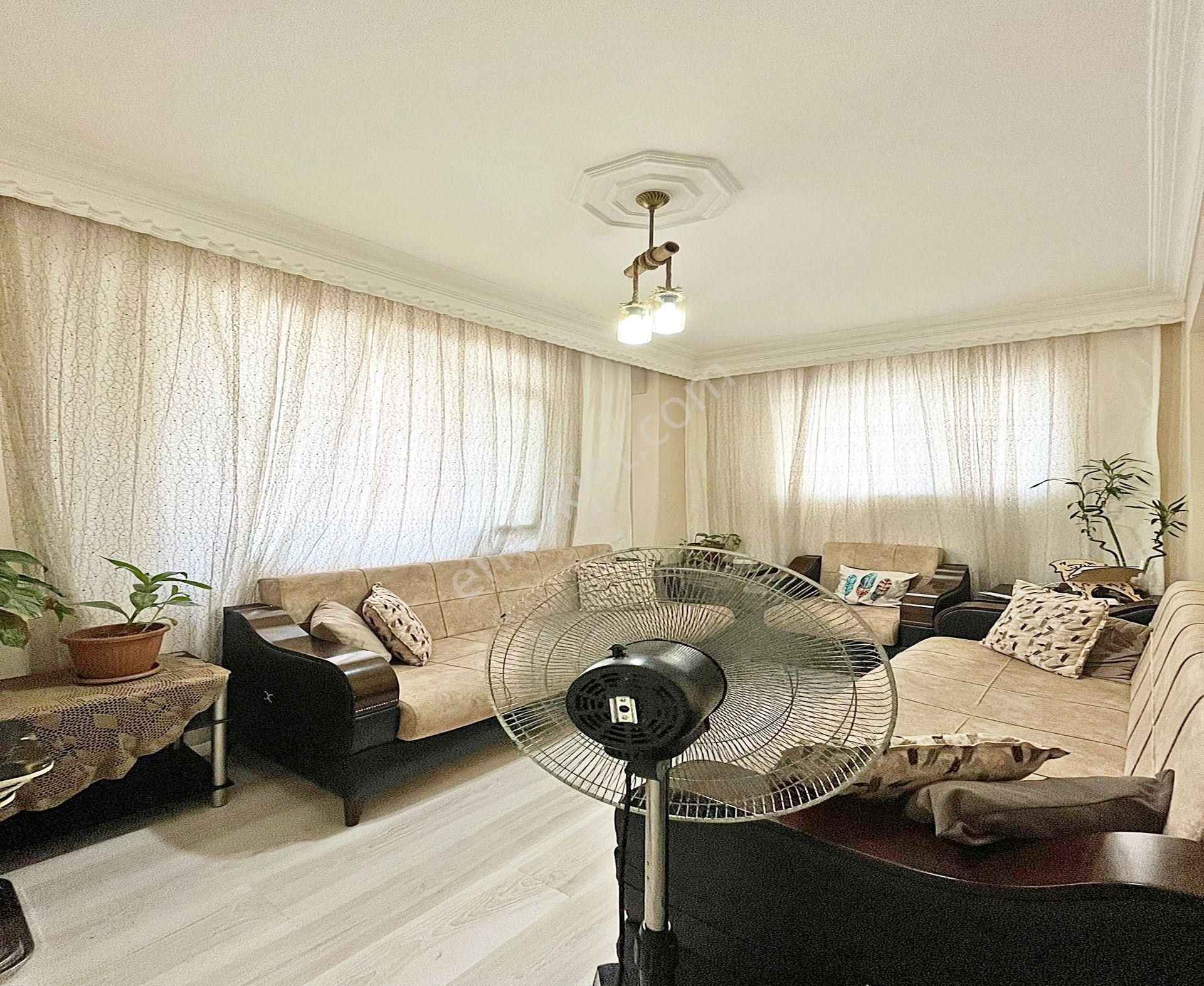 Cadde Üzerinde Giriş Emsalınde 2+1 Köşe Satılk Daire