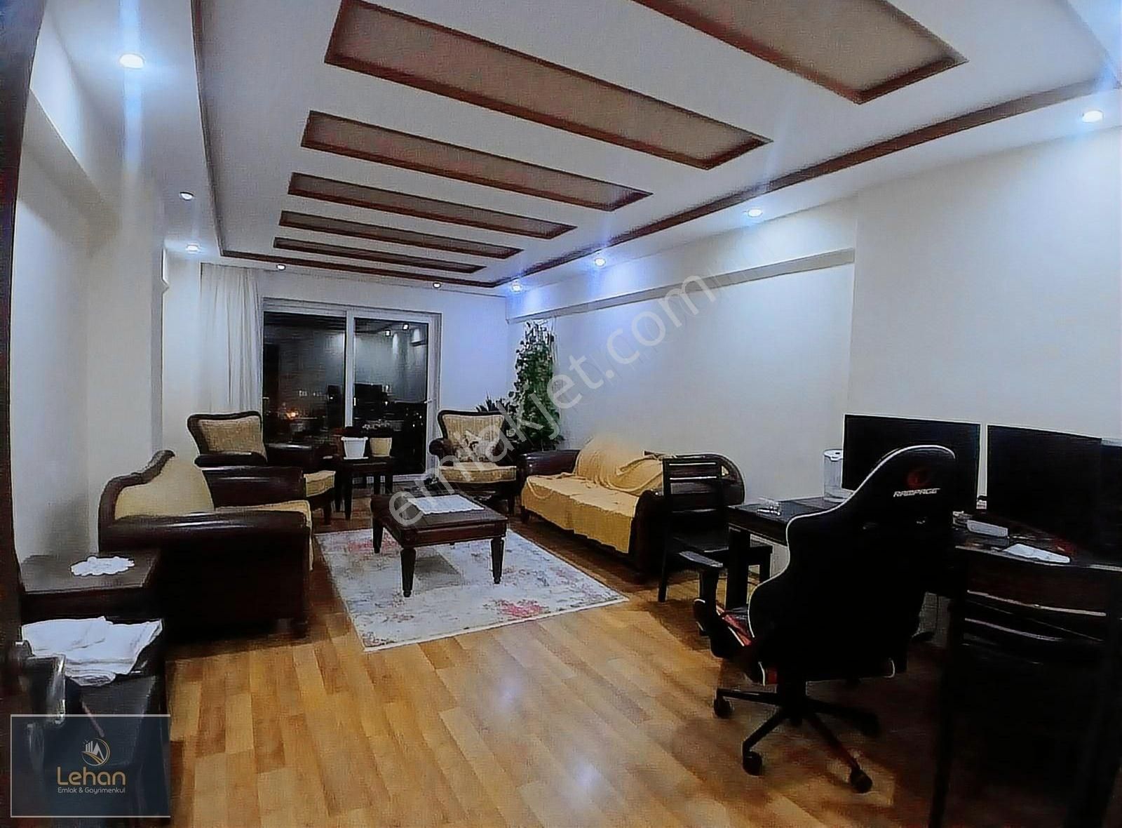 Binevler Mah.eczacılar Odası Altı Satılık Geniş 4+1 Daire