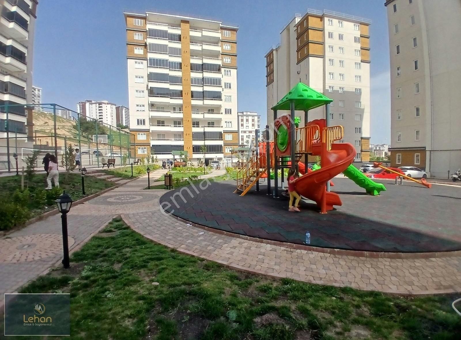Aksay Batı Yakası Sitesinde Ara Kat Satılık Geniş 3+1 Lüks Daire
