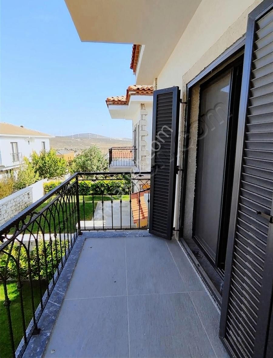 Turyap Alaçatı 'da Satılık Ilıca Plajına Yakın Müstakil Villa - Görsel 2