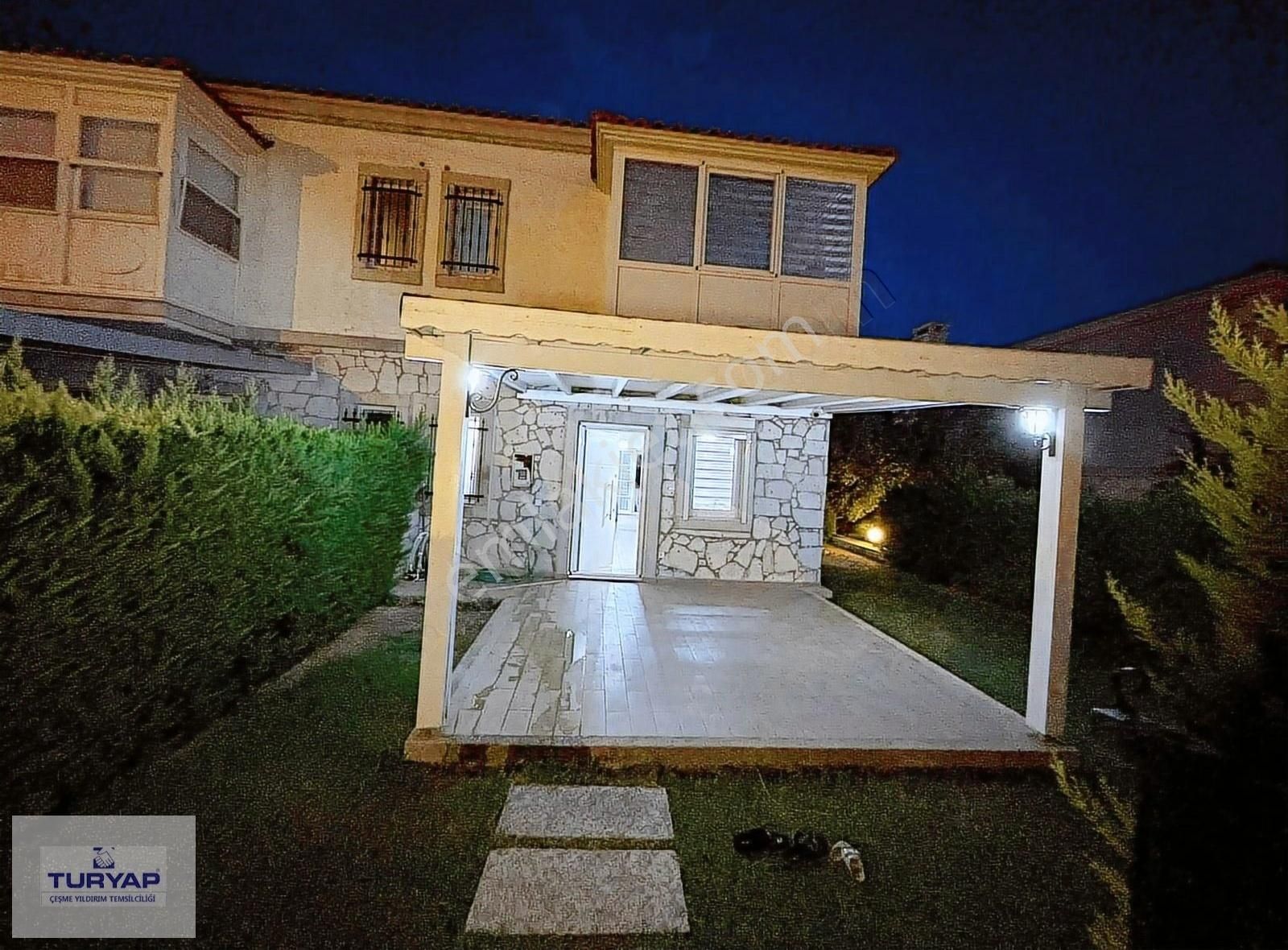 Turyap Çeşme Alaçatı'da Olimpik Havuzlu Sitede Satılık 3+1 Villa - Görsel 17