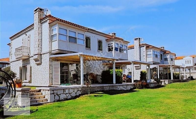 Turyap Çeşme Alaçatı'da Olimpik Havuzlu Sitede Satılık 3+1 Villa - Görsel 5