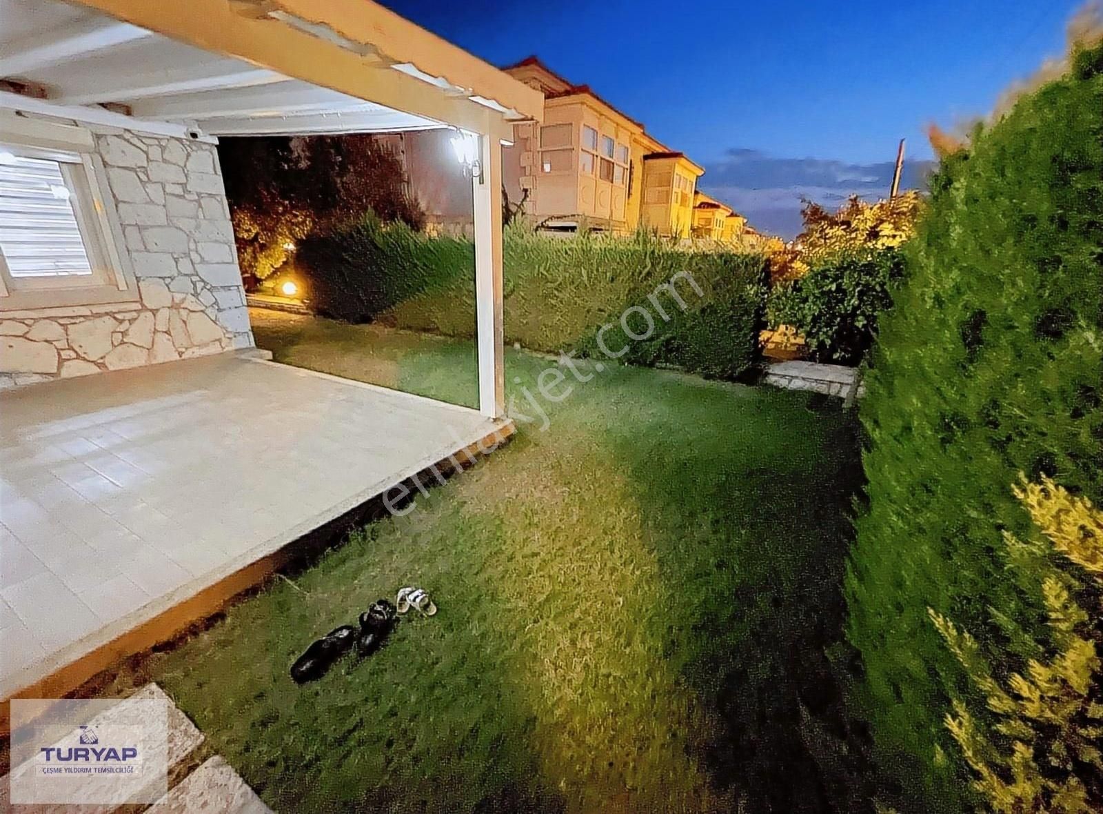 Turyap Çeşme Alaçatı'da Olimpik Havuzlu Sitede Satılık 3+1 Villa - Görsel 12