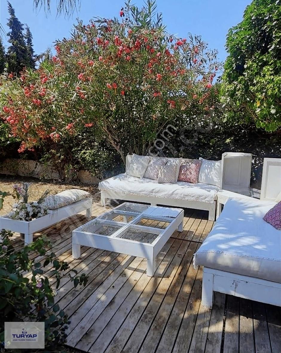 Turyap'tan Çeşme Ilıca Plajına Yürüme Mesafesiinde Kiralık Villa