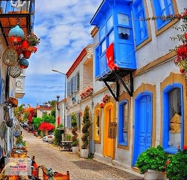 Turyap Çeşme Alaçatı'da Satılık Havuzlu Sitede Muhteşem Villa