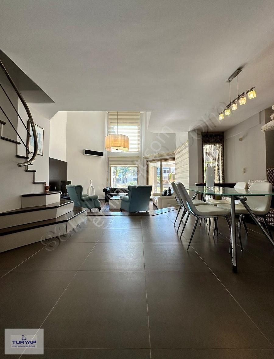 Turyap Çeşme Ilıca Havuzlu Sitede Müstakil Tadında 4+1 Villa - Görsel 14