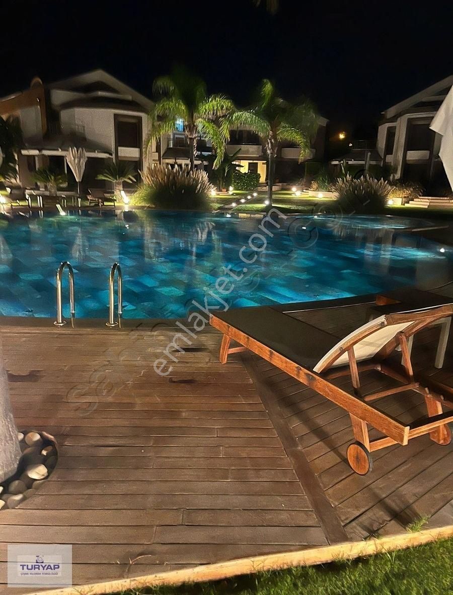 Turyap Çeşme Ilıca Havuzlu Sitede Müstakil Tadında 4+1 Villa