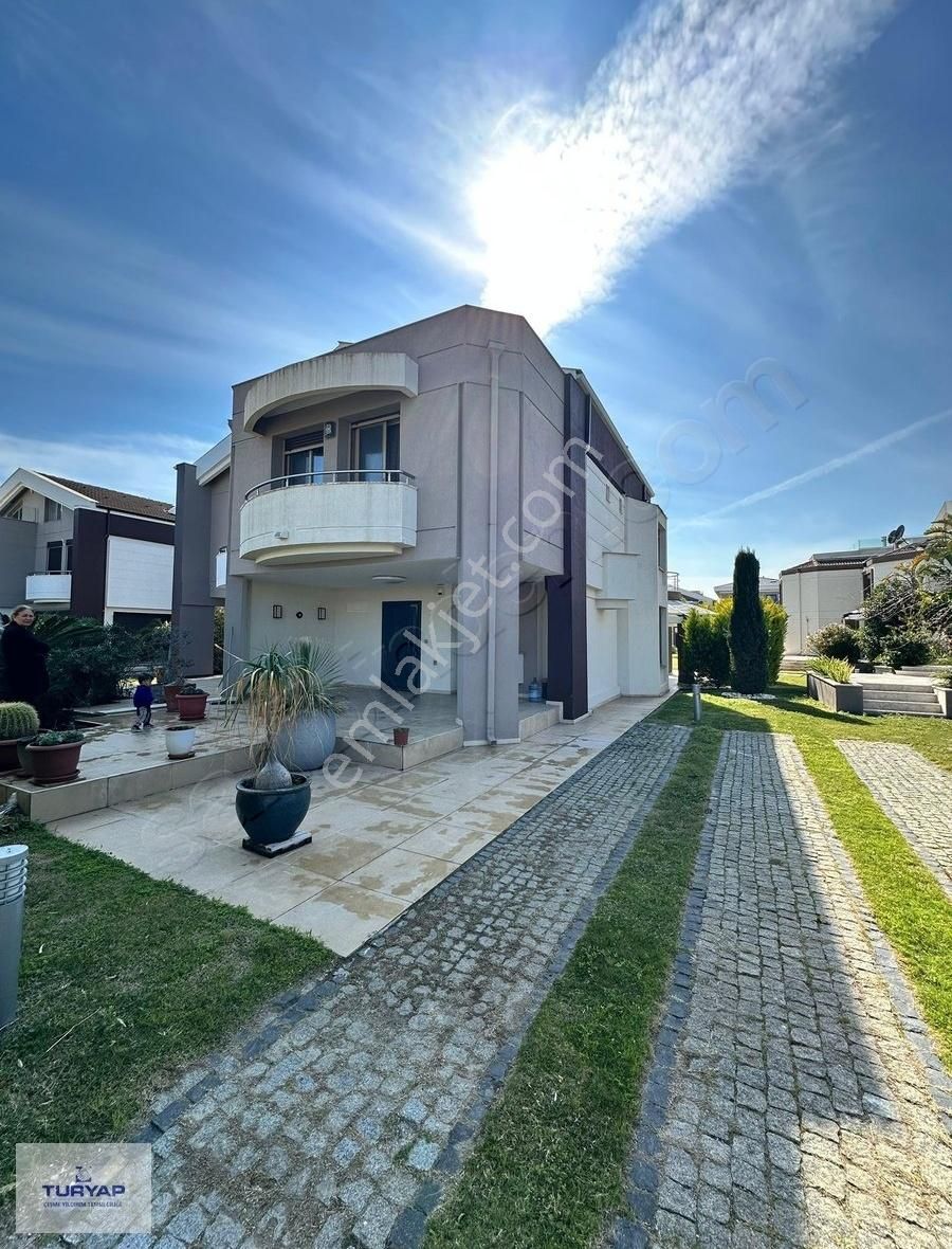 Turyap Çeşme Ilıca Havuzlu Sitede Müstakil Tadında 4+1 Villa - Görsel 24