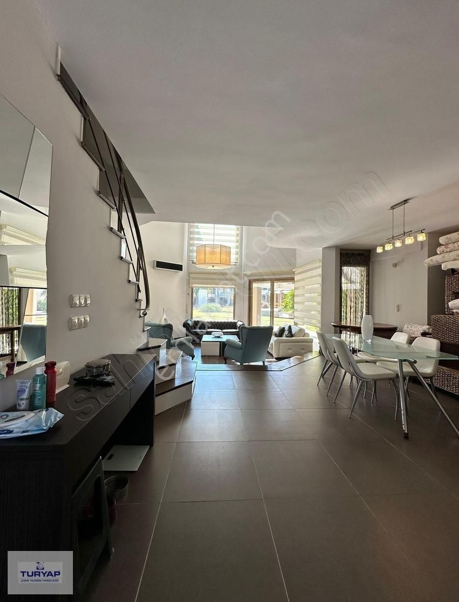 Turyap Çeşme Ilıca Havuzlu Sitede Müstakil Tadında 4+1 Villa - Görsel 11