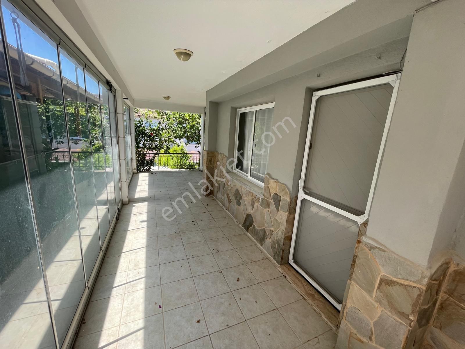 Turyap Çeşme Dalyan Liman Manzaralı Kupon Satılık 2+1 Villa - Görsel 2