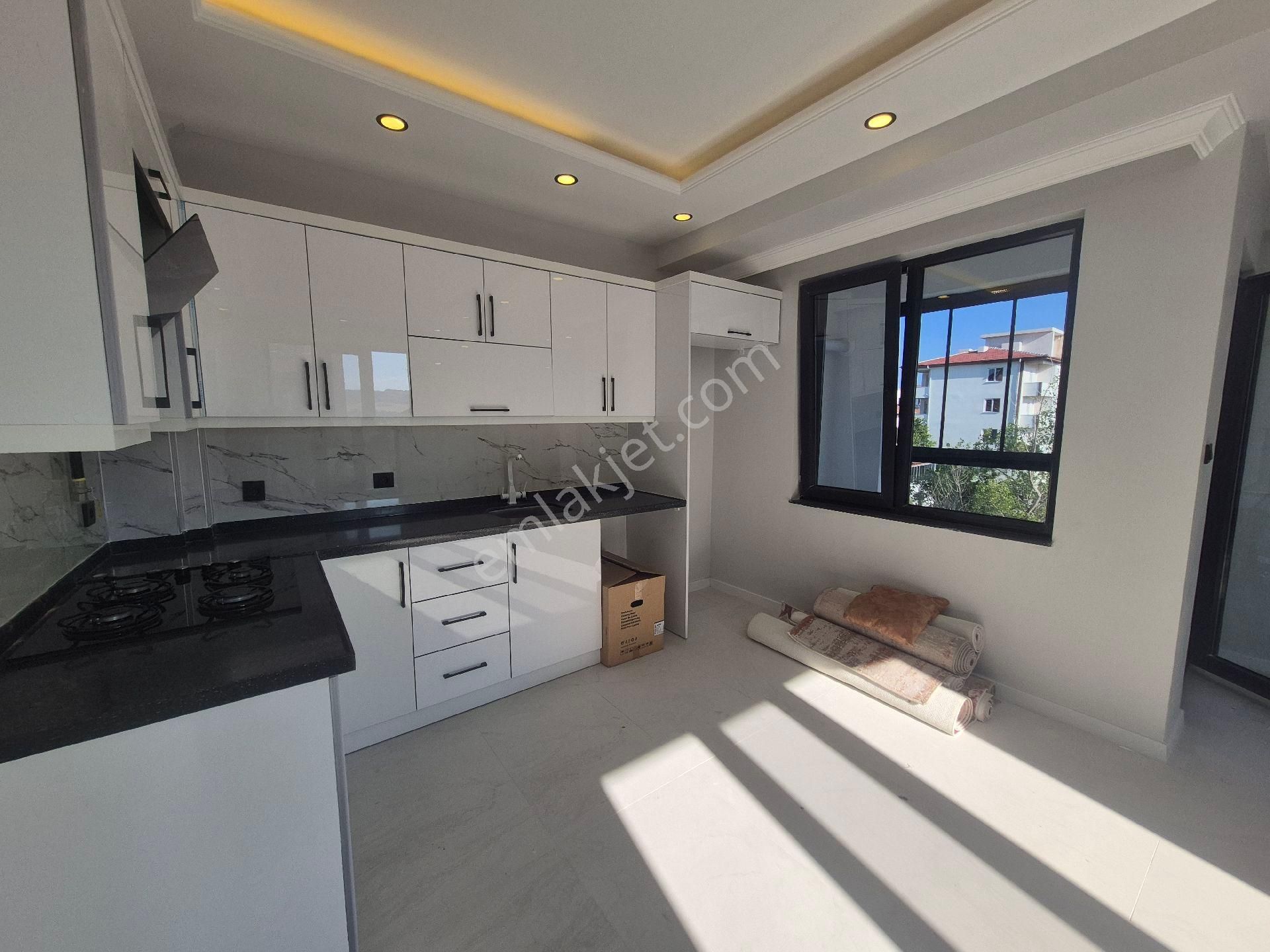 Erkan Anbar Sıfır Kiralık 1+1 Lüx Daire Suluova Borsa Mahallesi Üniversite Karşısı