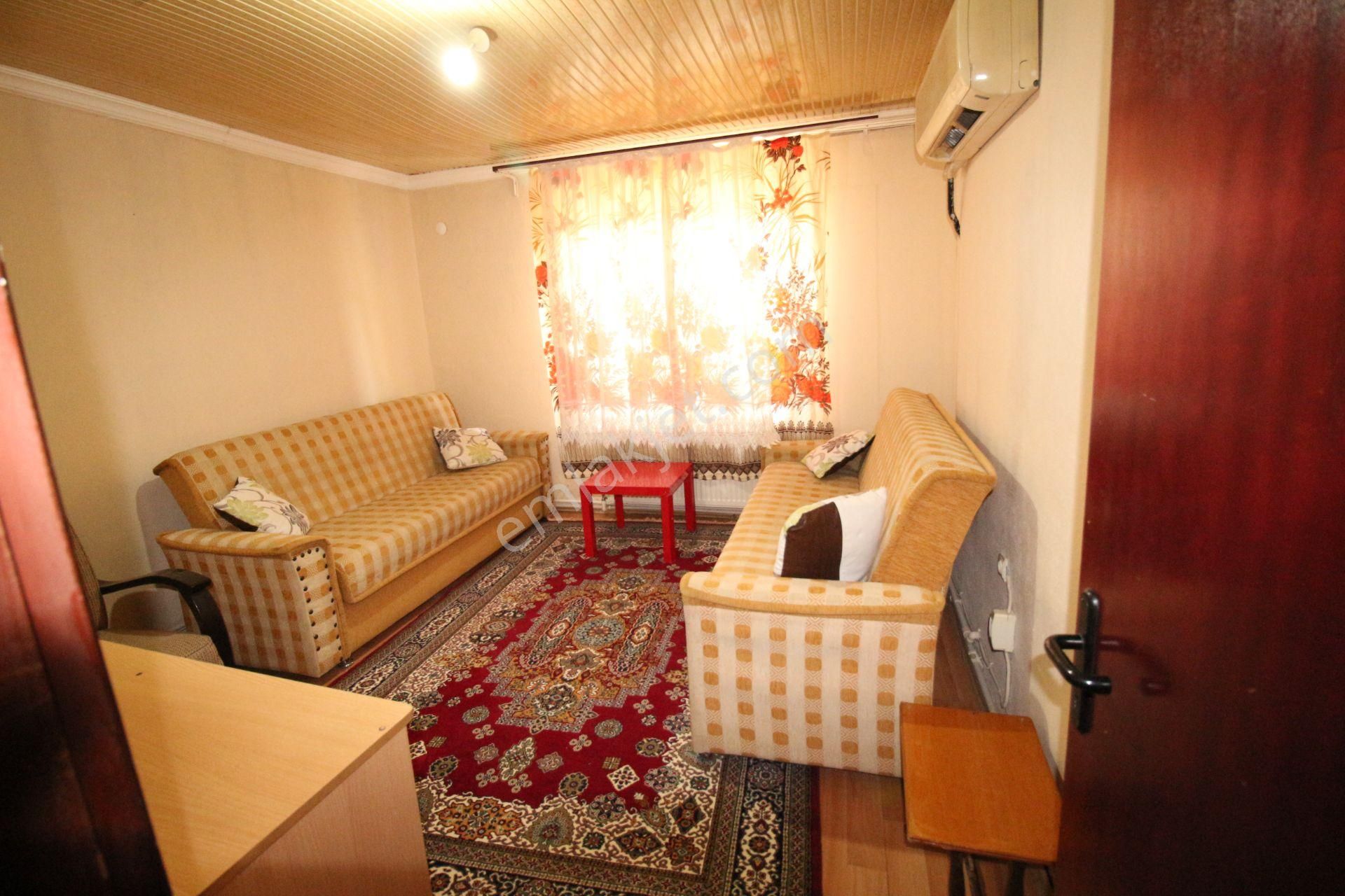 Arga'dan Buca Kozağaç Meydan Yakını D.gazlı Eşyalı 2+0 Kiralık Daire.