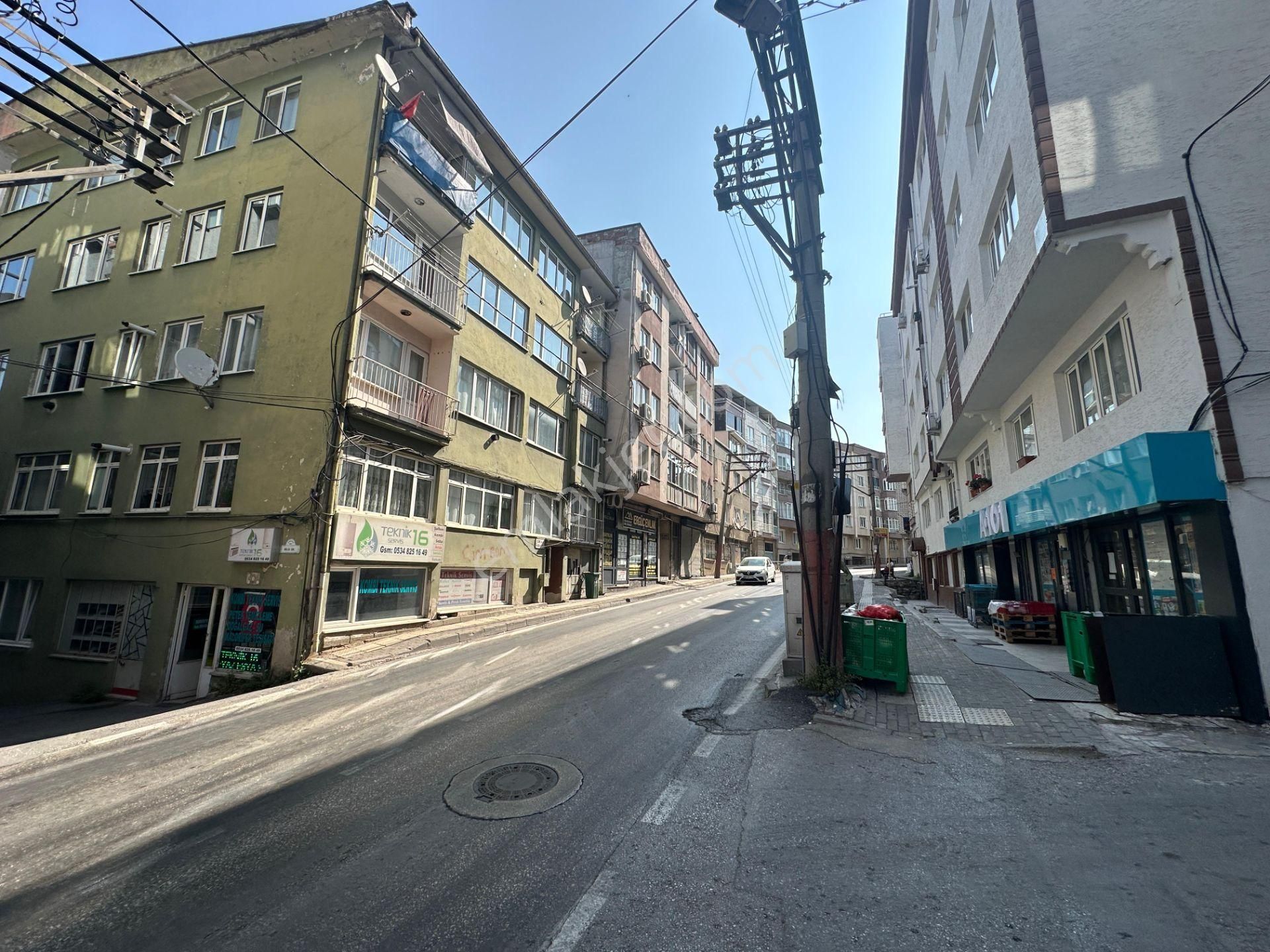 Namazgahta Cadde Üzeri Ara Kat 2+1 Satılık Daire