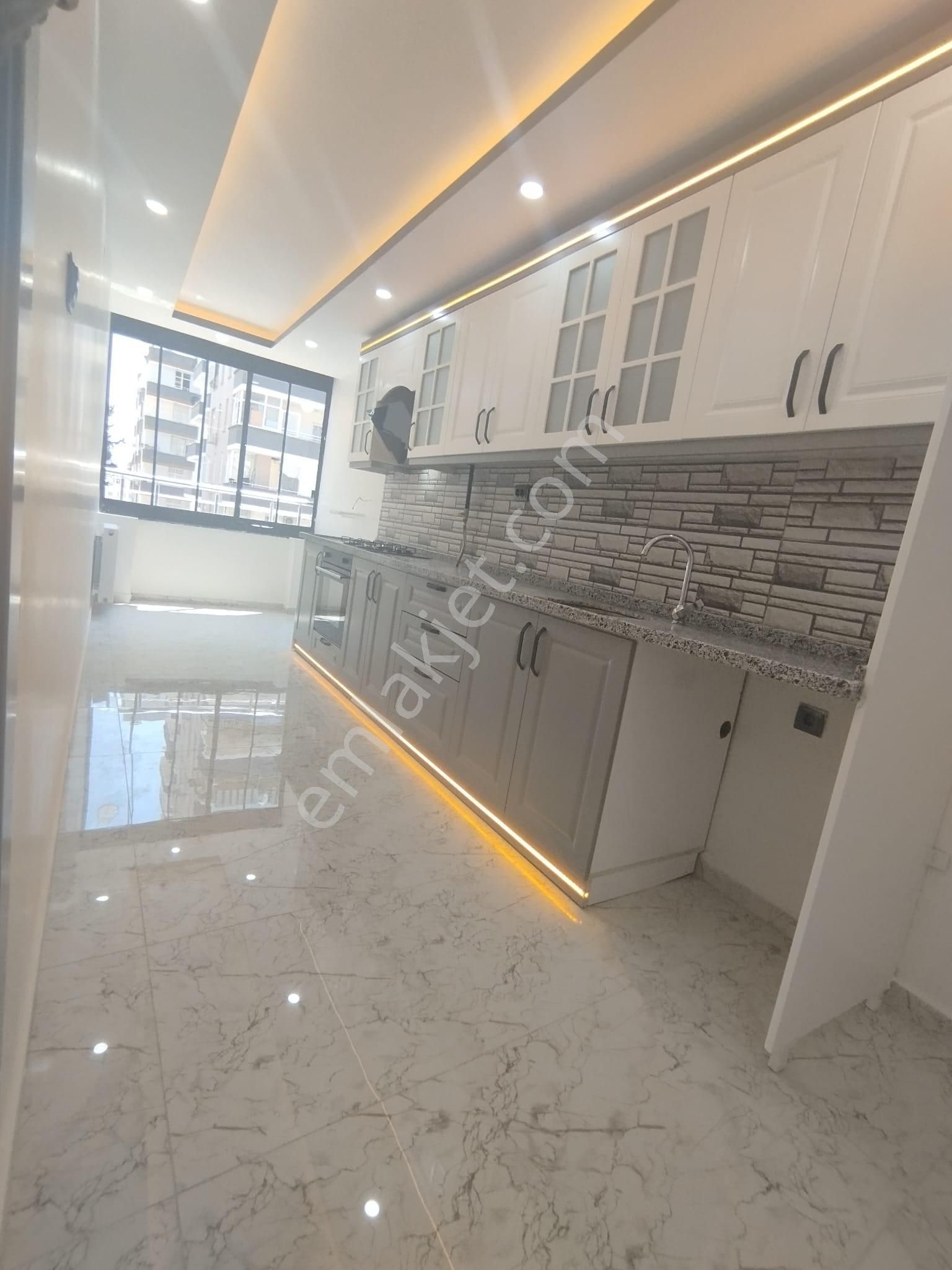 Mavi Bulvara Yakın 3+1 Kapalı Mutfaklı Özel İç Dizaynlı Lüks Daire