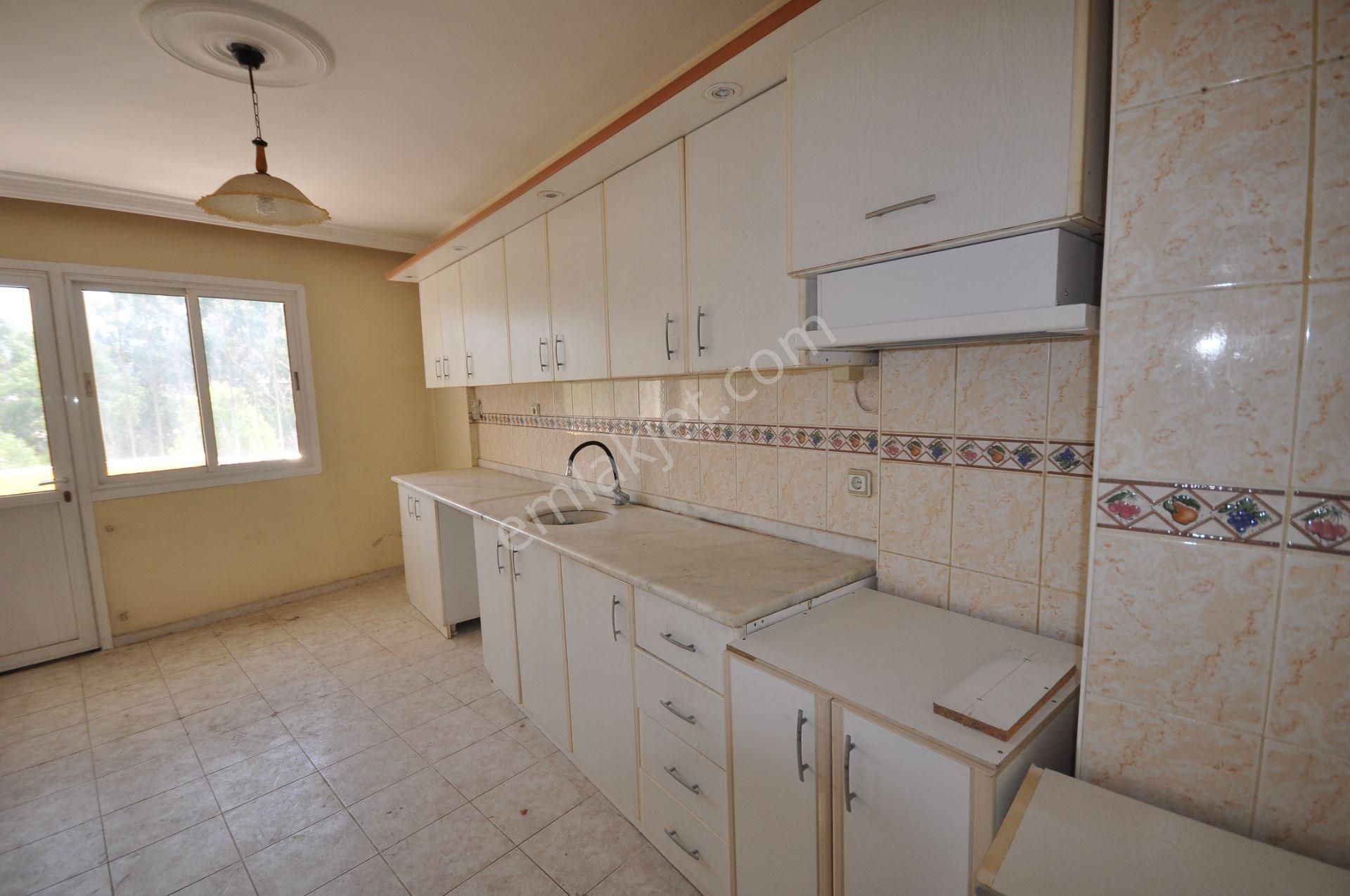 Söke Konak Mh. Kuşadası Yolu Üzeri Satılık 3+1 Geniş Daire