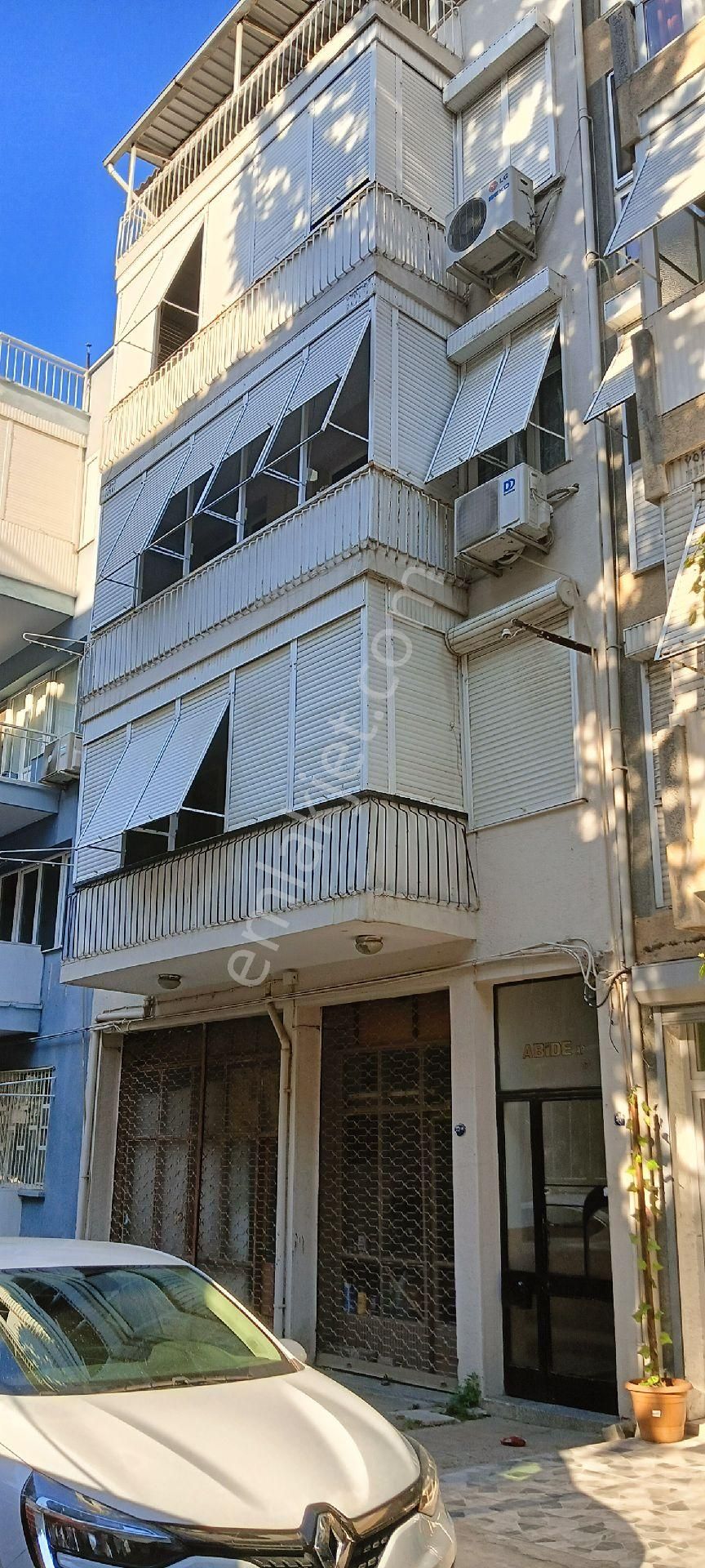 İzmir Konak Güzelyalı Geniş 3+1 Satılık Daire